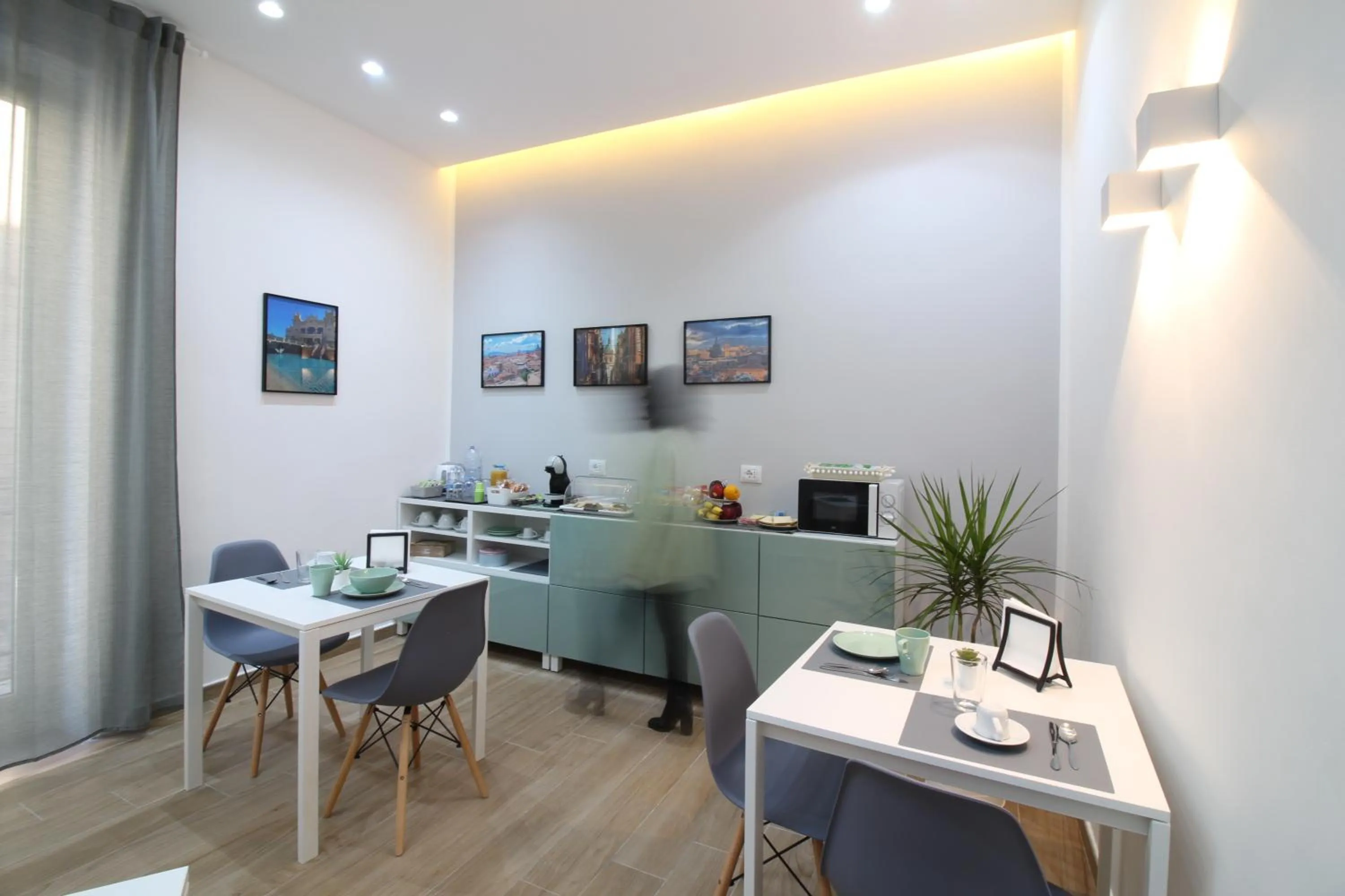 Restaurant/places to eat in Solli Rooms