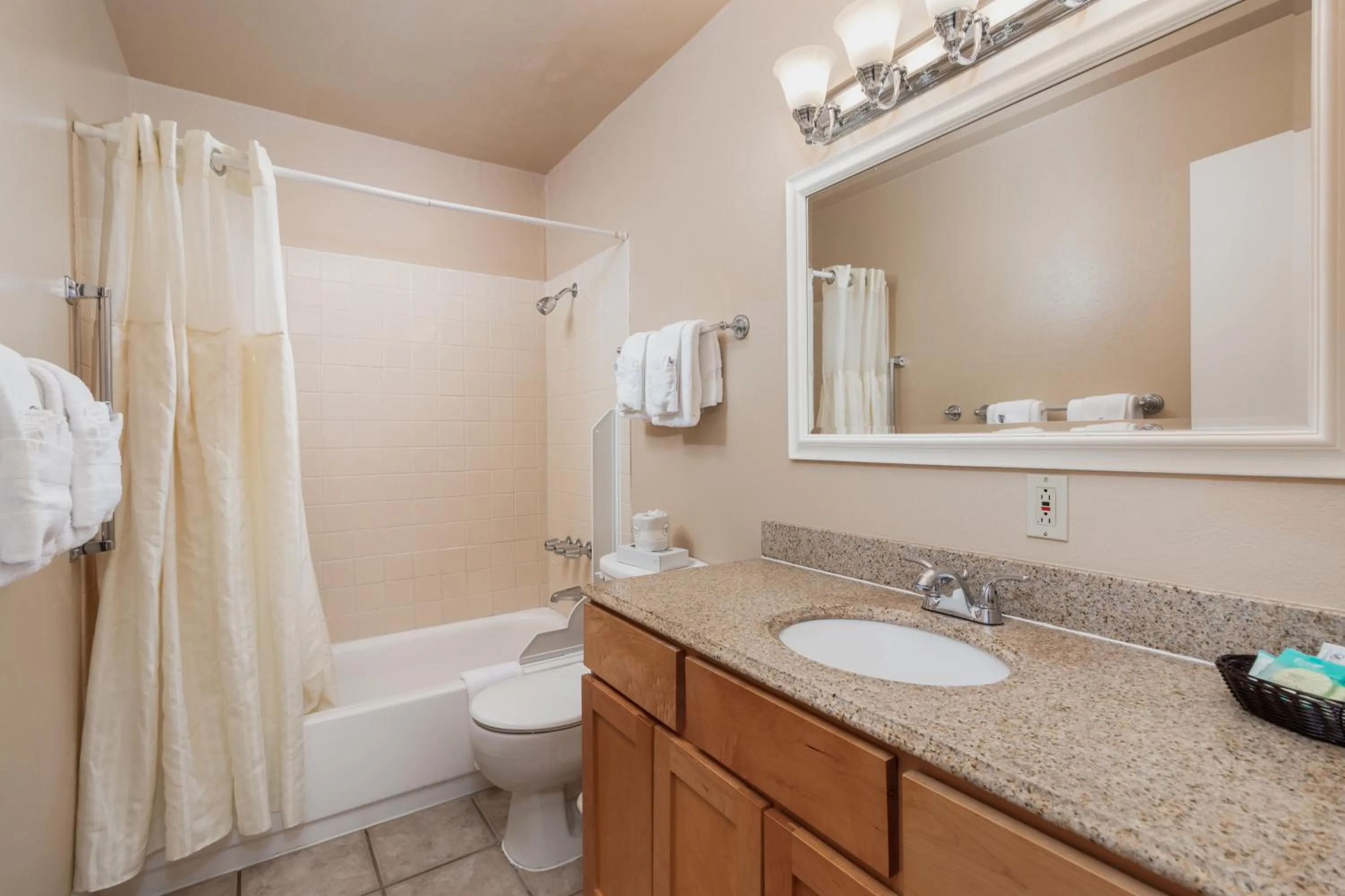 Bath in Ocean Terrace Condominiums