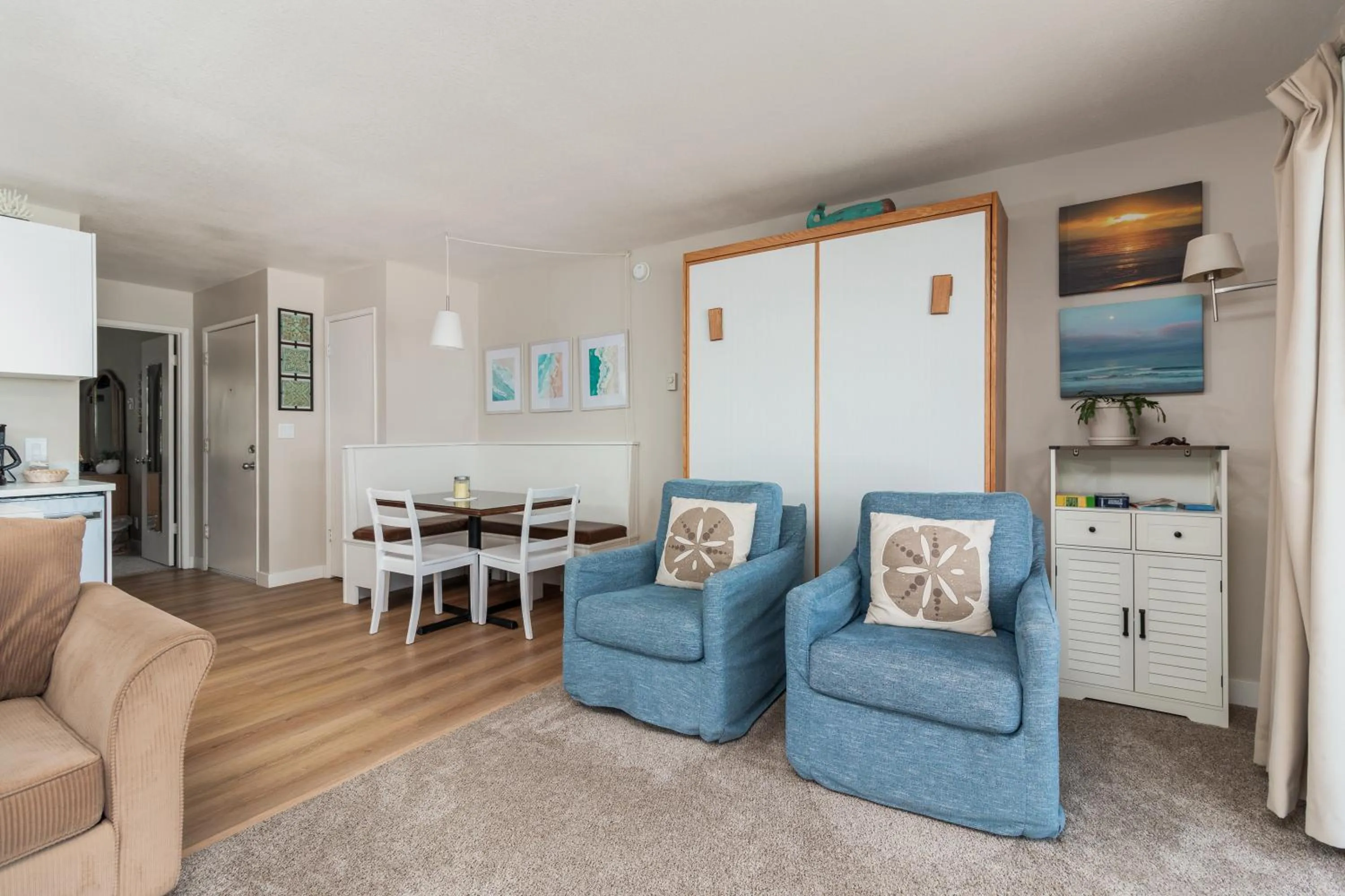 Seating area in Ocean Terrace Condominiums