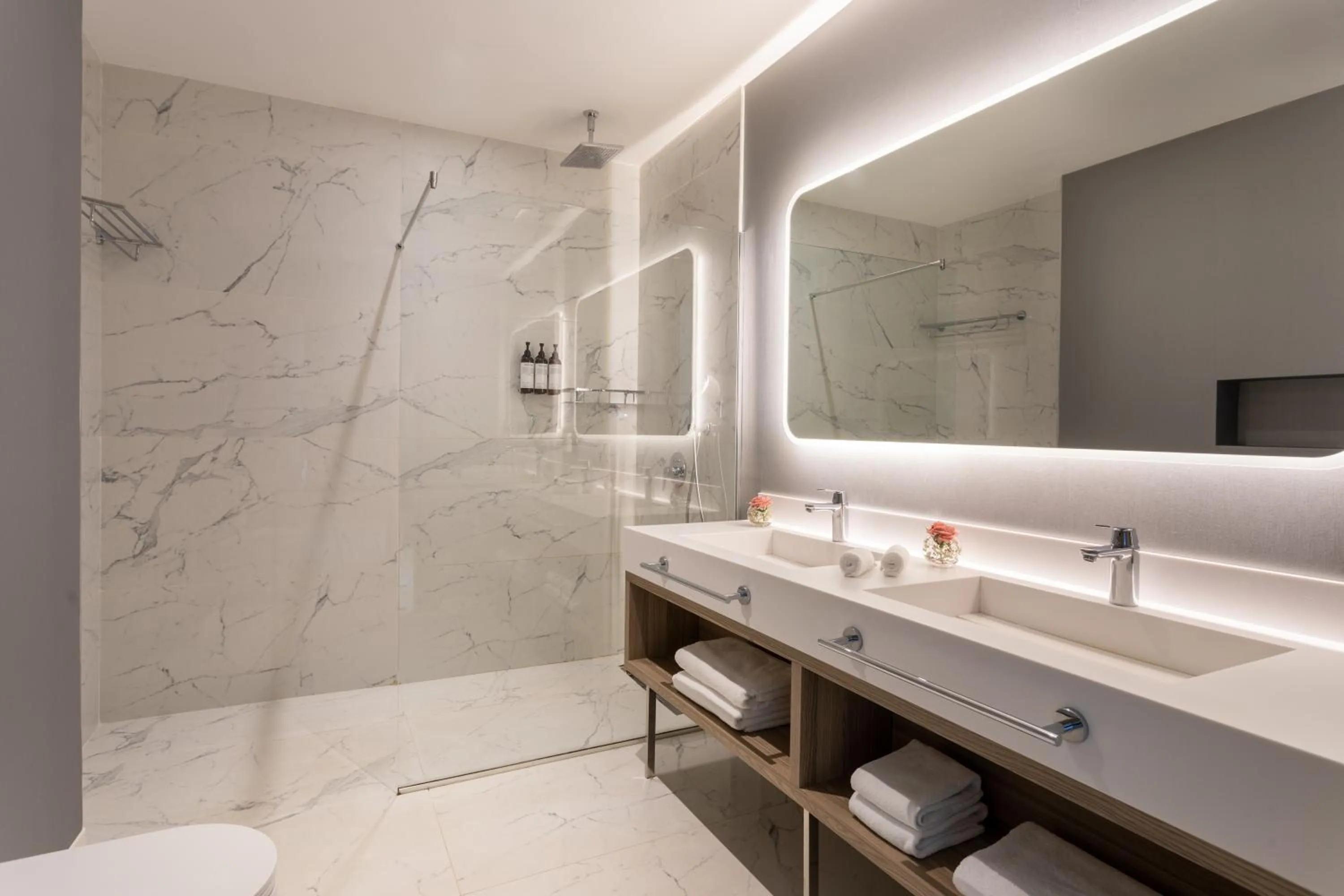 Shower in Hyatt Regency Kotor Bay Resort