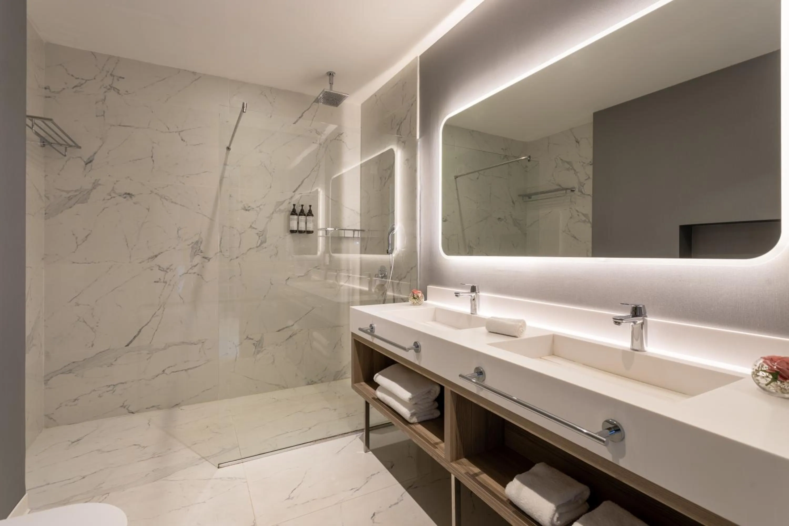 Shower in Hyatt Regency Kotor Bay Resort