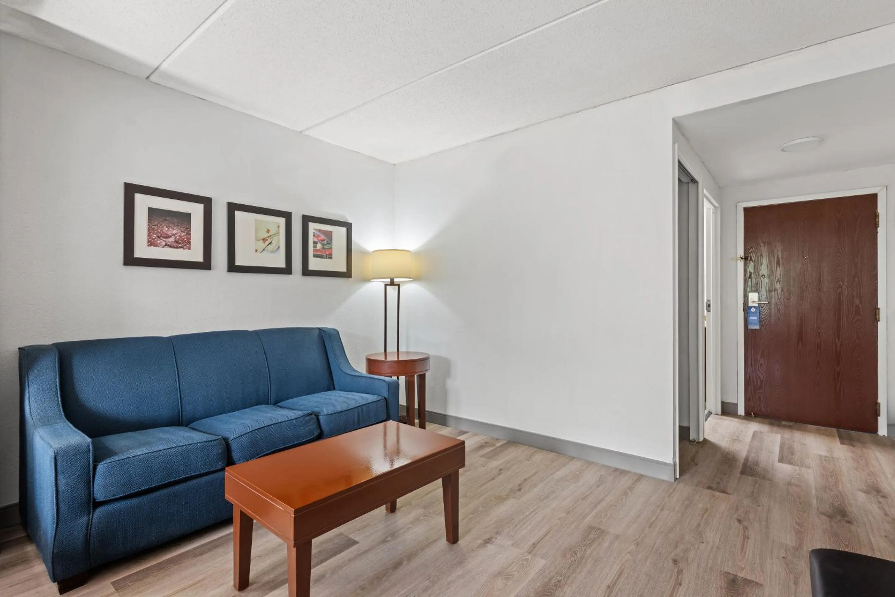 Living room in Comfort Suites Near Casinos