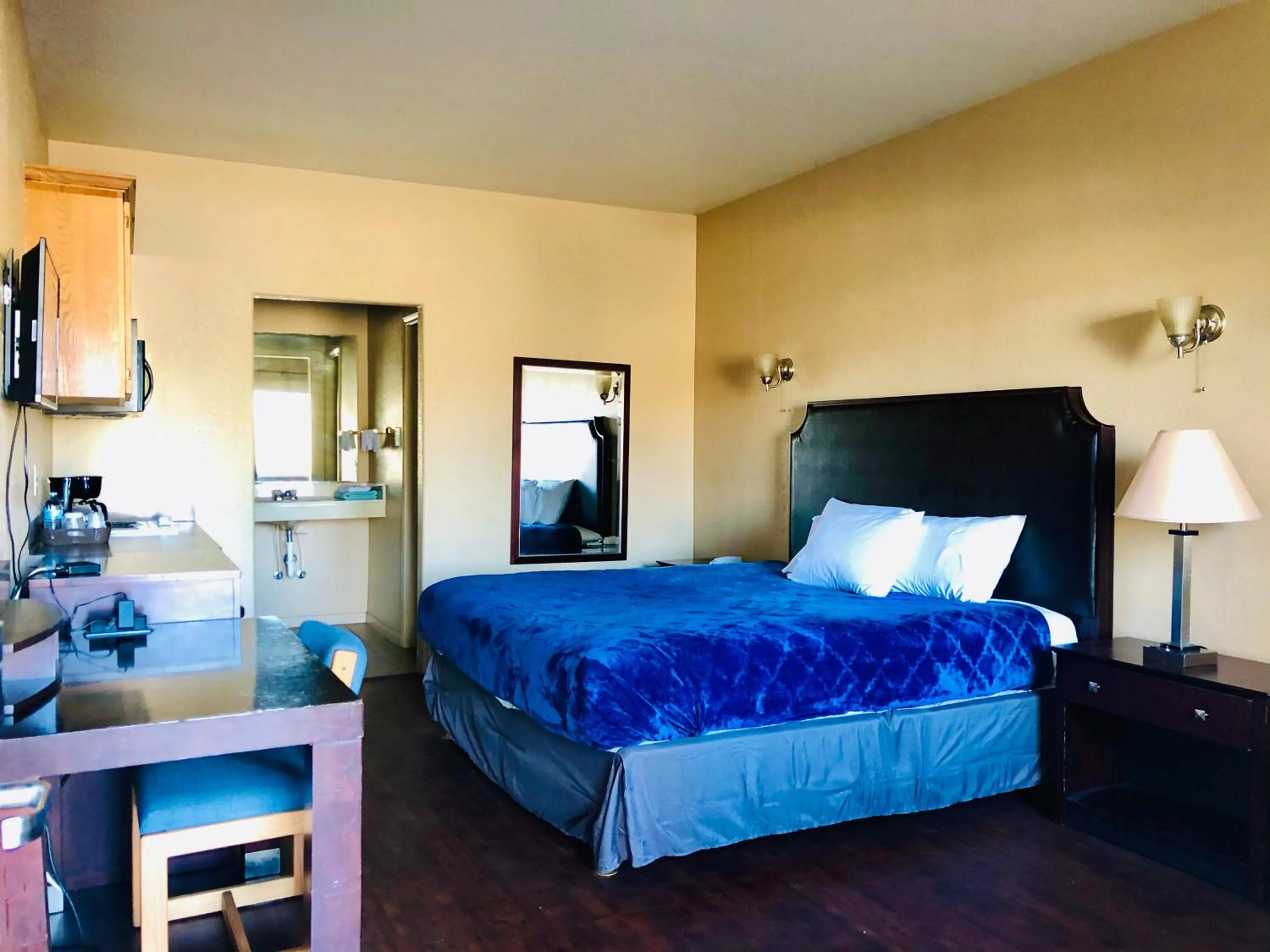 Bed in Lone Star Inn & Suites