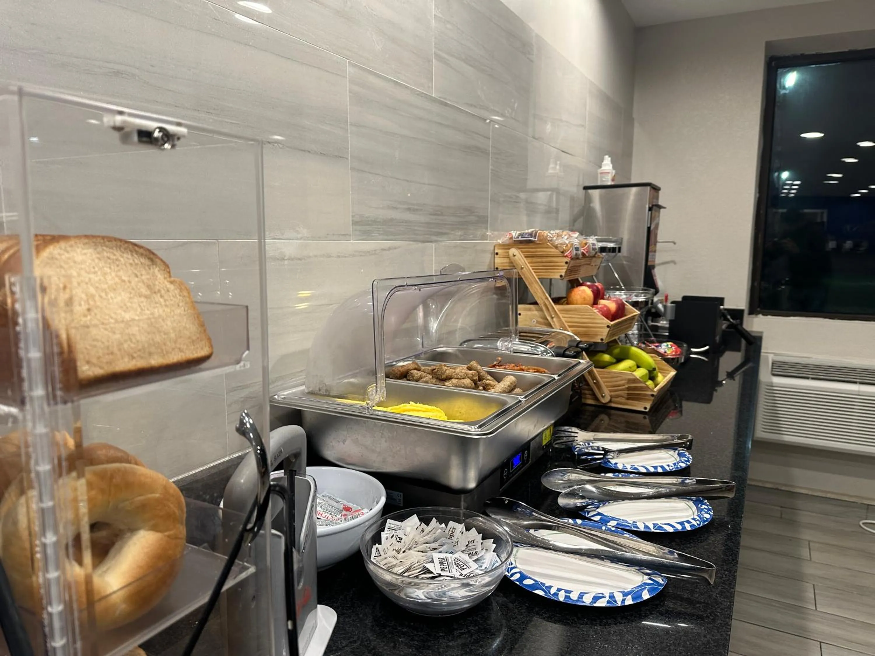 Food and drinks in Baymont by Wyndham Indianapolis South