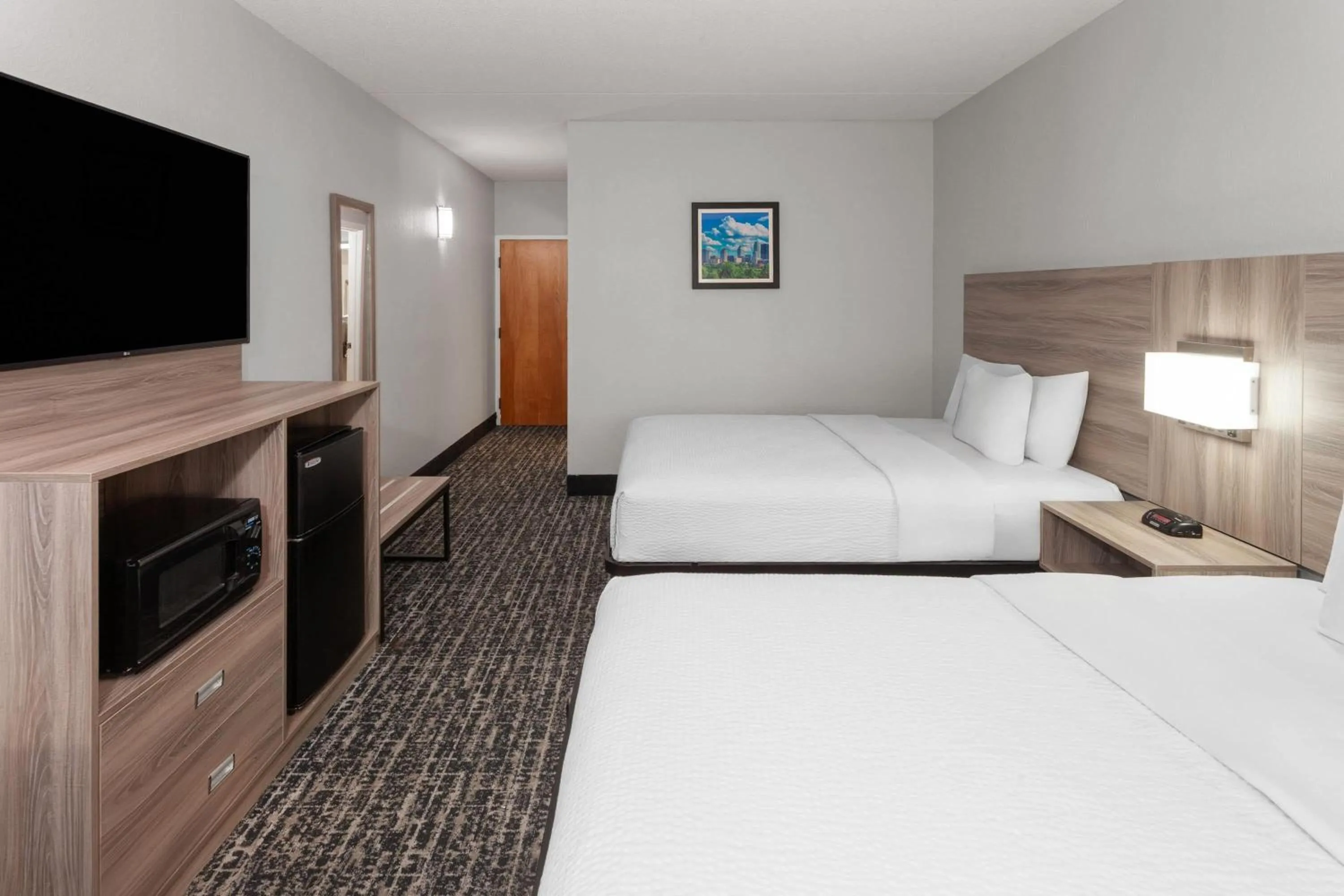 Photo of the whole room, Bed in Baymont by Wyndham Indianapolis South