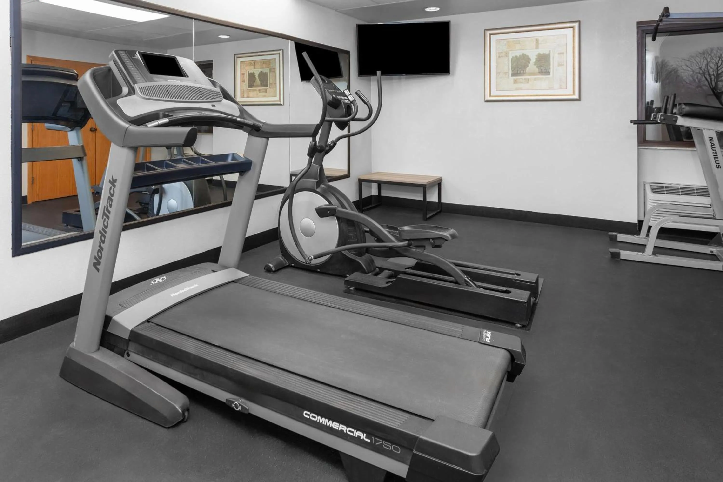 Fitness centre/facilities in Baymont by Wyndham Indianapolis South