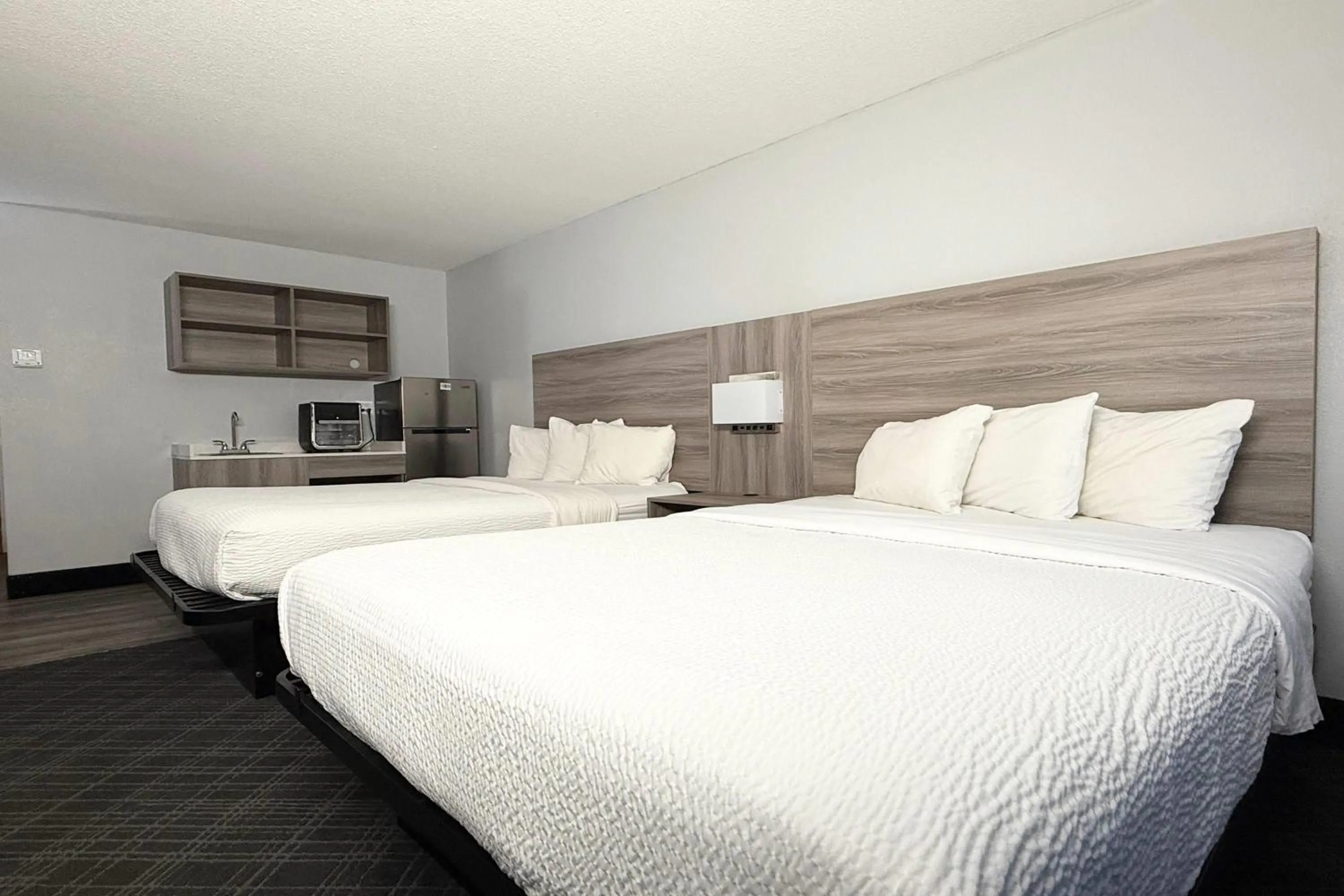 Photo of the whole room, Bed in Baymont by Wyndham Indianapolis South