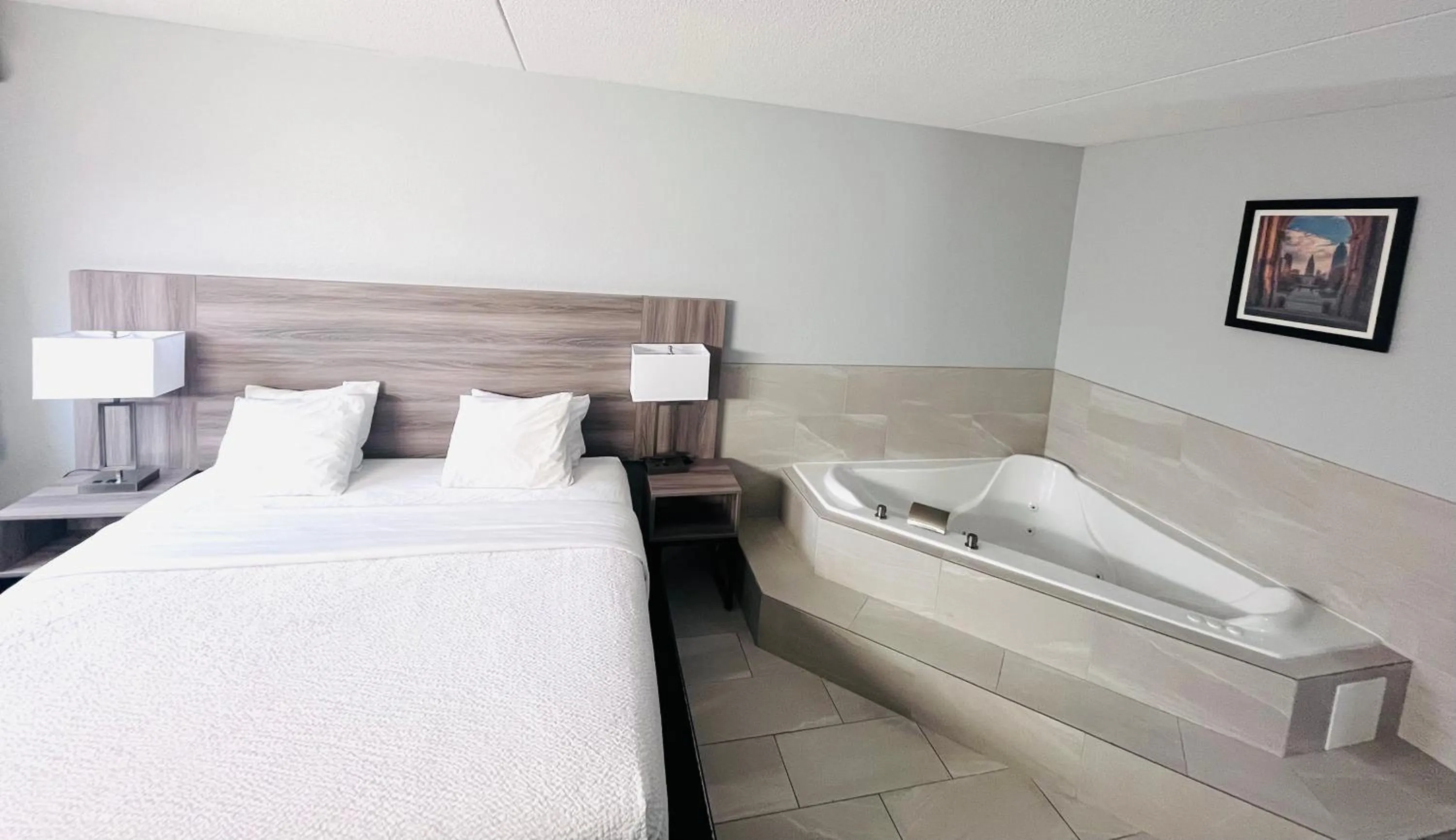 Photo of the whole room, Bed in Baymont by Wyndham Indianapolis South