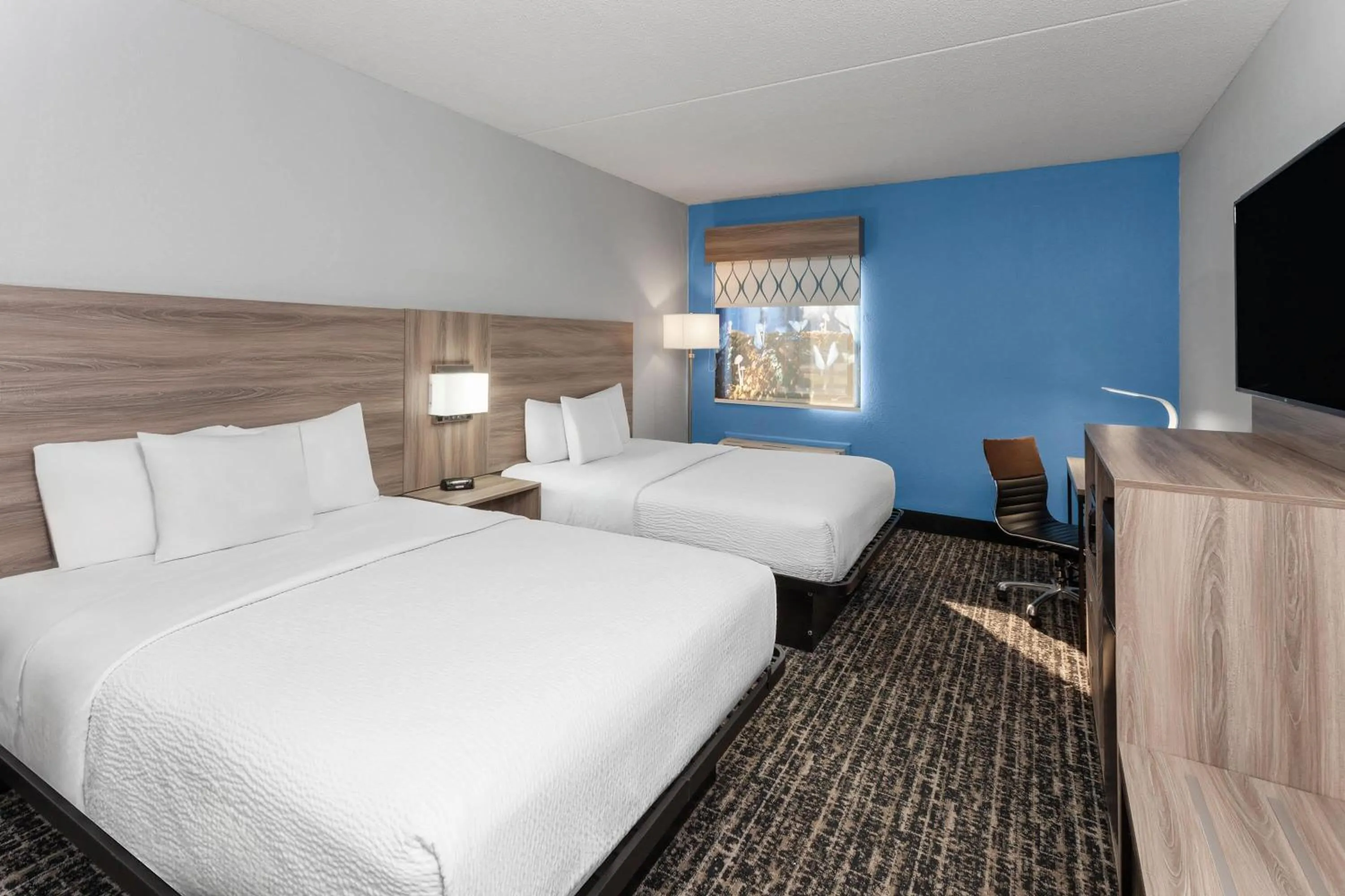 Photo of the whole room, Bed in Baymont by Wyndham Indianapolis South