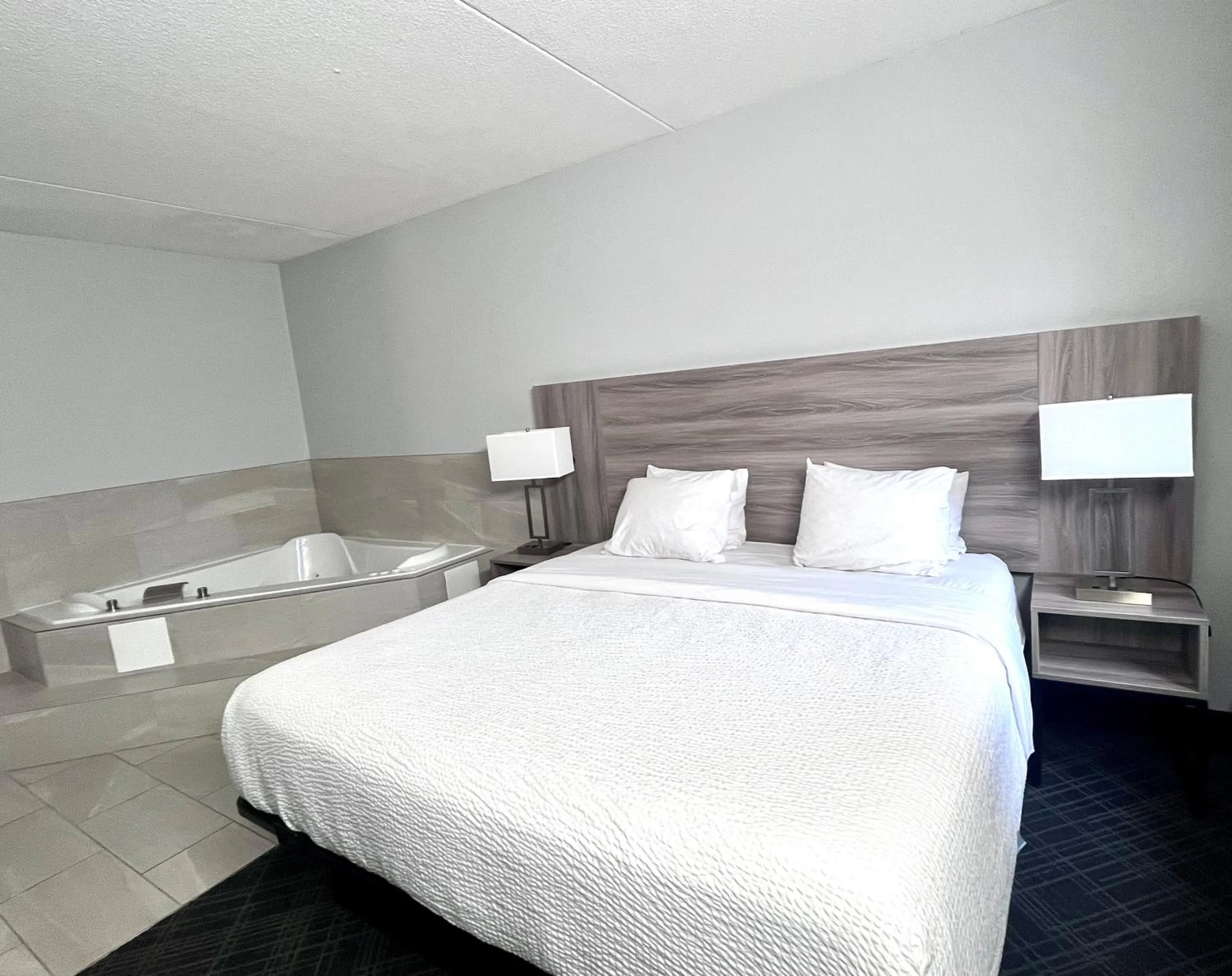 Bedroom, Bed in Baymont by Wyndham Indianapolis South