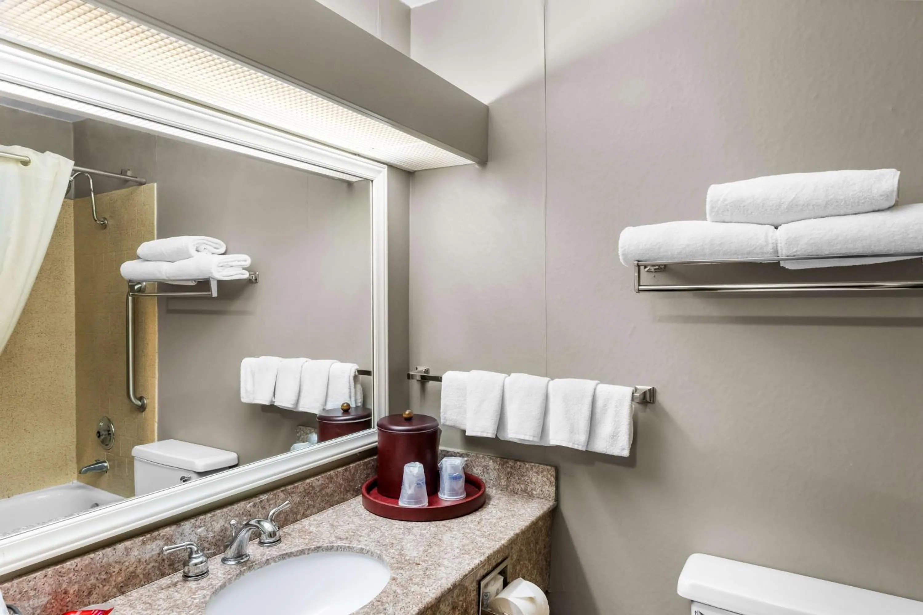 Bathroom in SureStay Hotel by Best Western SeaTac Airport North