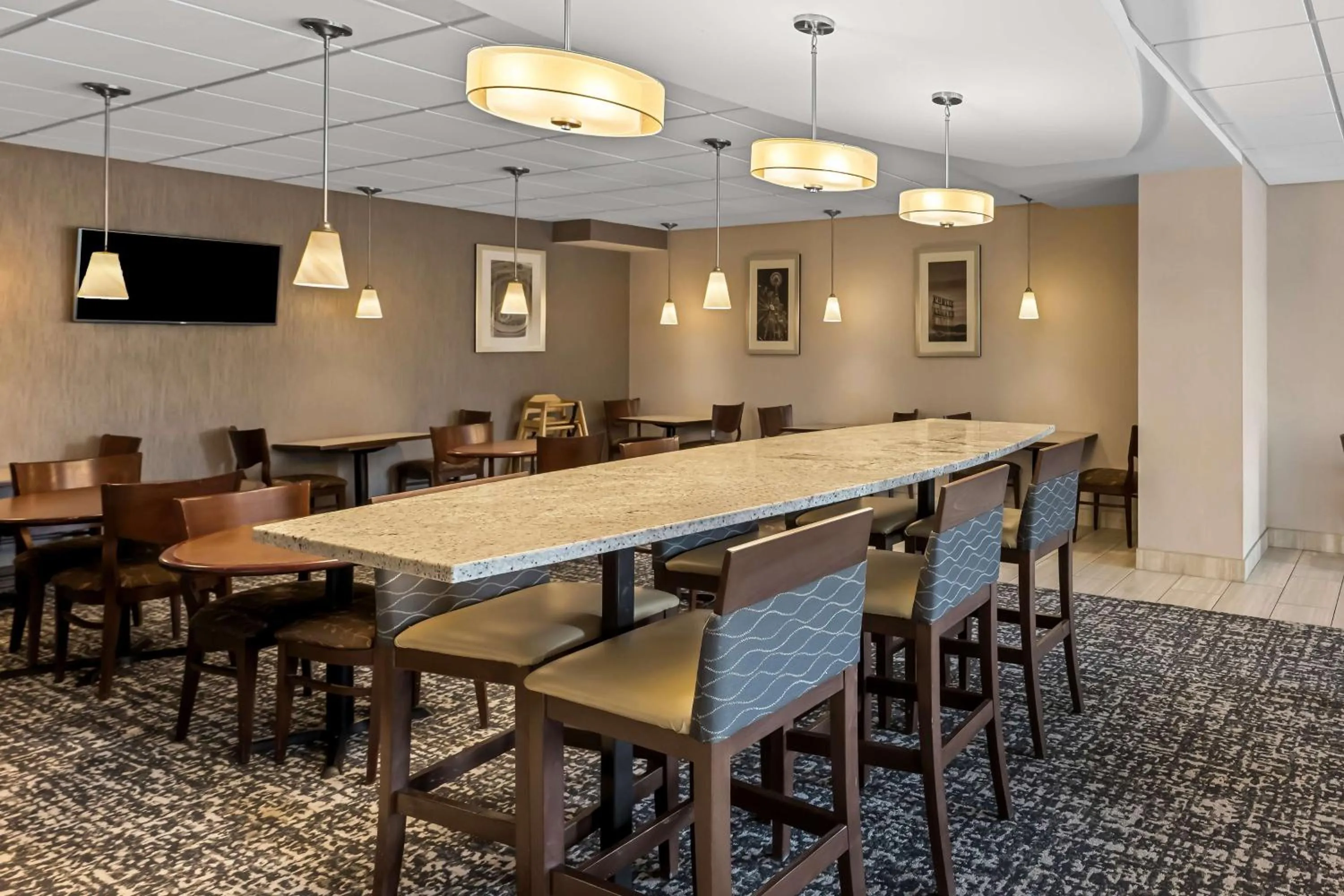 Restaurant/places to eat in SureStay Hotel by Best Western SeaTac Airport North