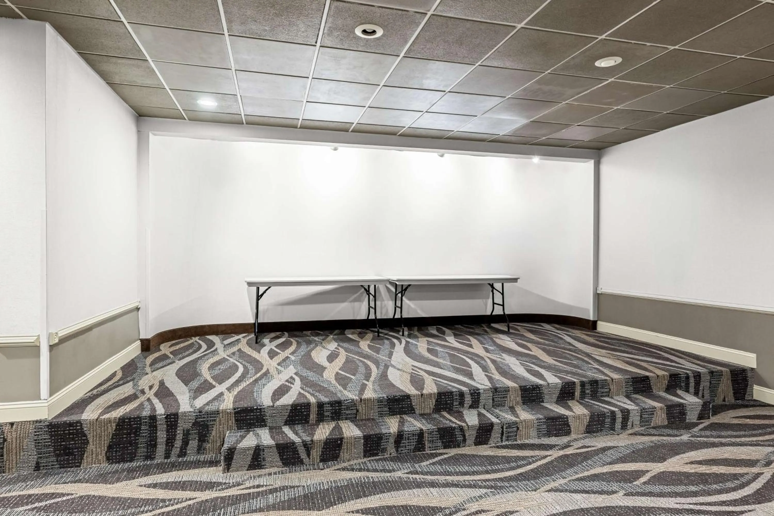 Banquet/Function facilities, Bed in SureStay Hotel by Best Western SeaTac Airport North