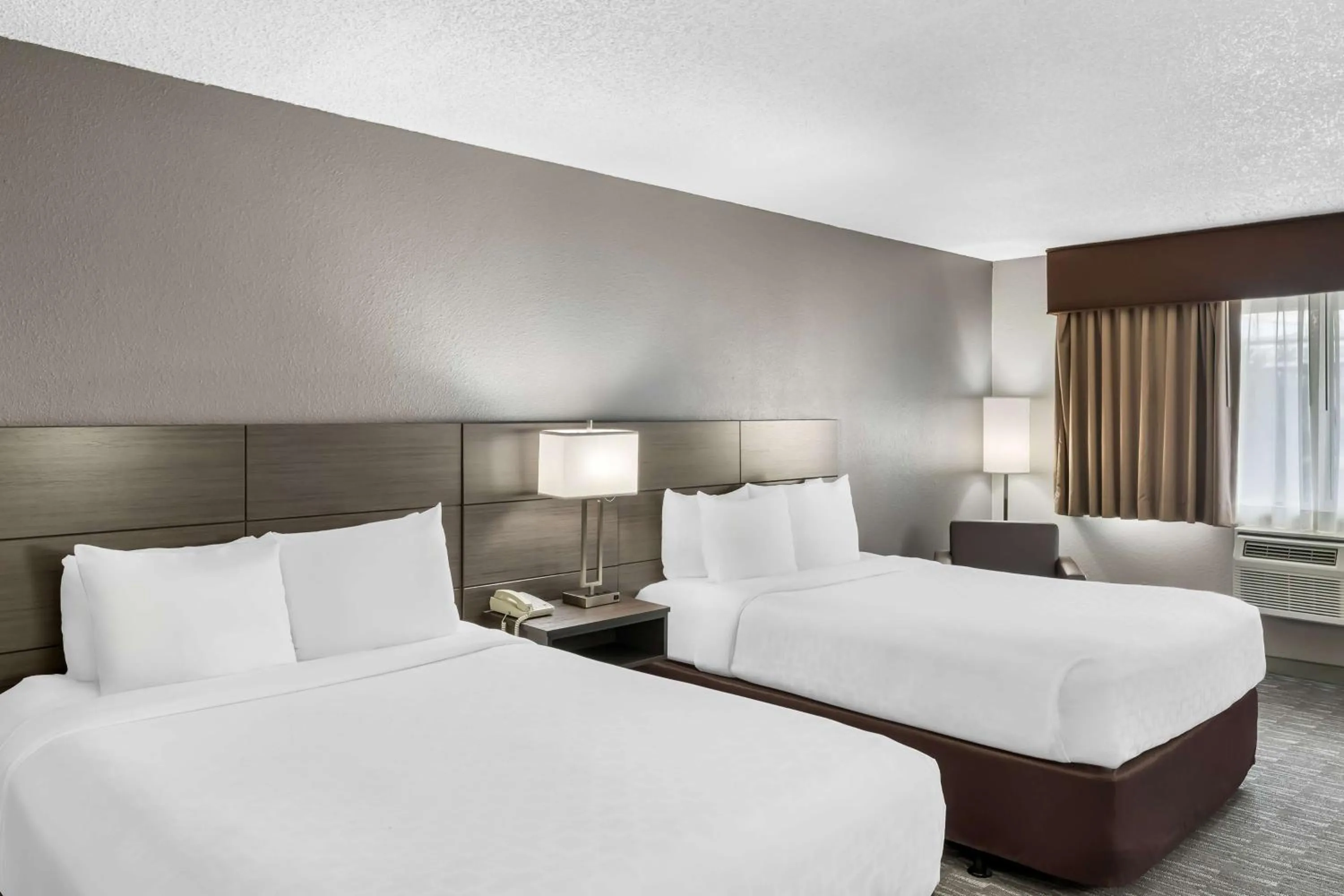 Bedroom, Bed in SureStay Hotel by Best Western SeaTac Airport North