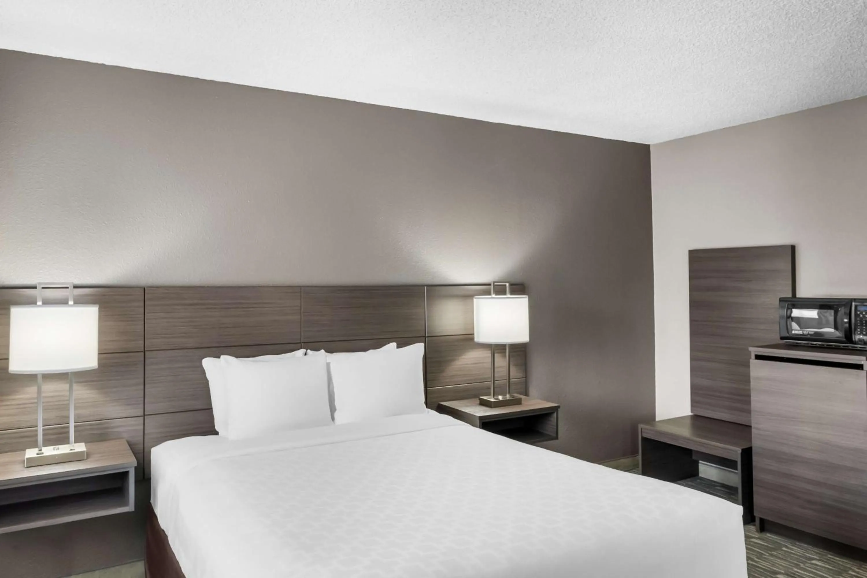 Bedroom, Bed in SureStay Hotel by Best Western SeaTac Airport North