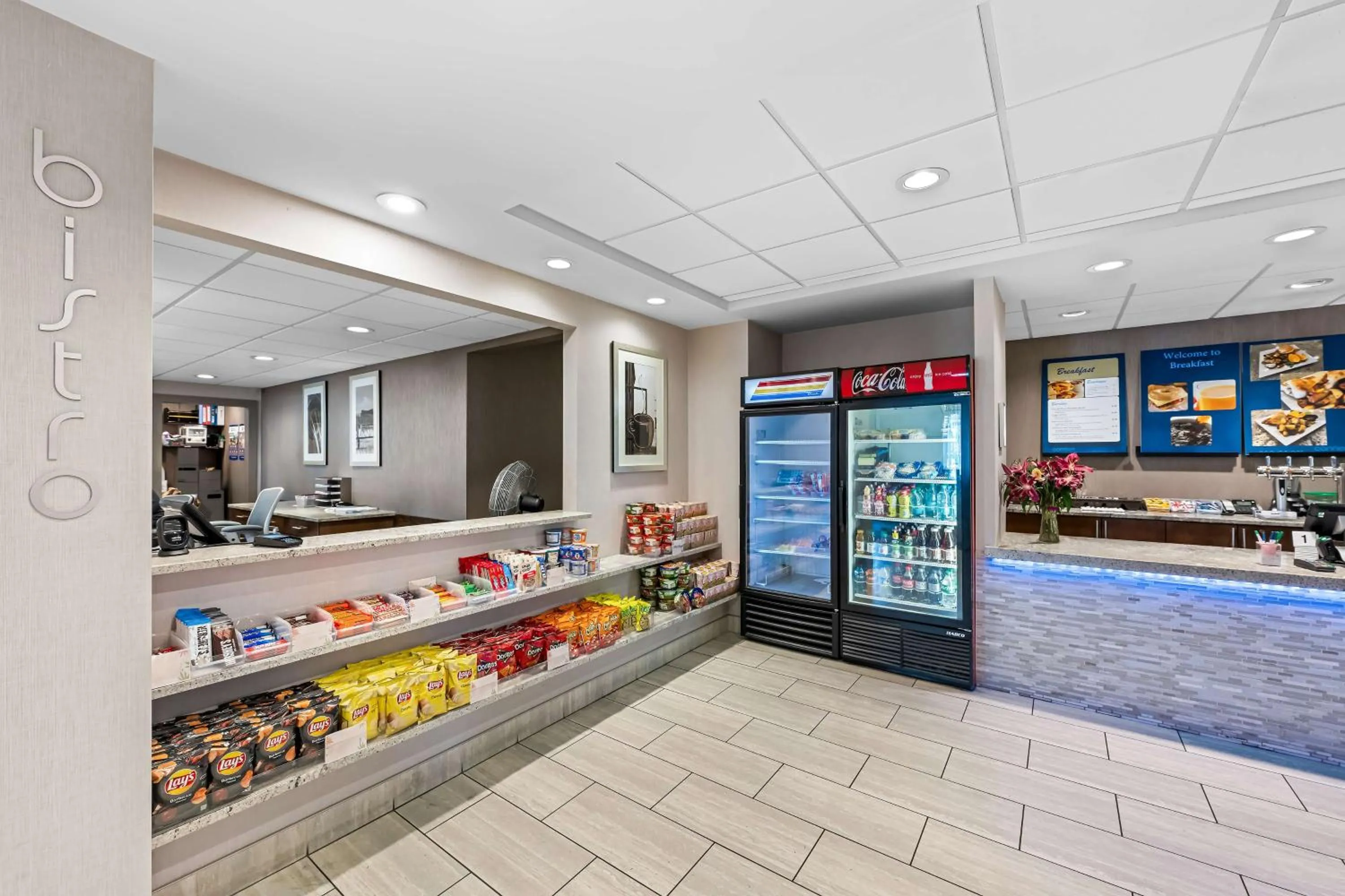 Food and drinks in SureStay Hotel by Best Western SeaTac Airport North