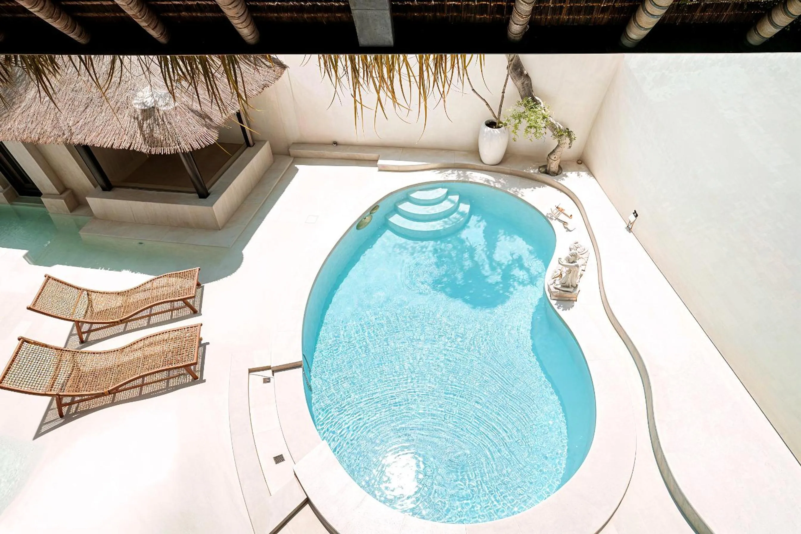 Pool view in Villa de Malicott