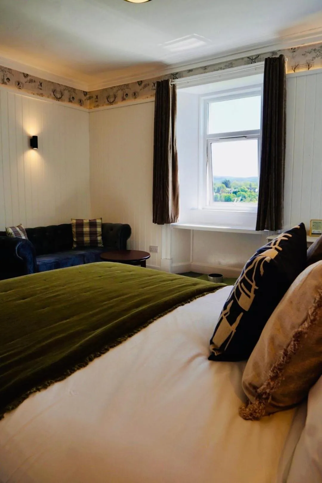Bed in Lochnell Arms Hotel