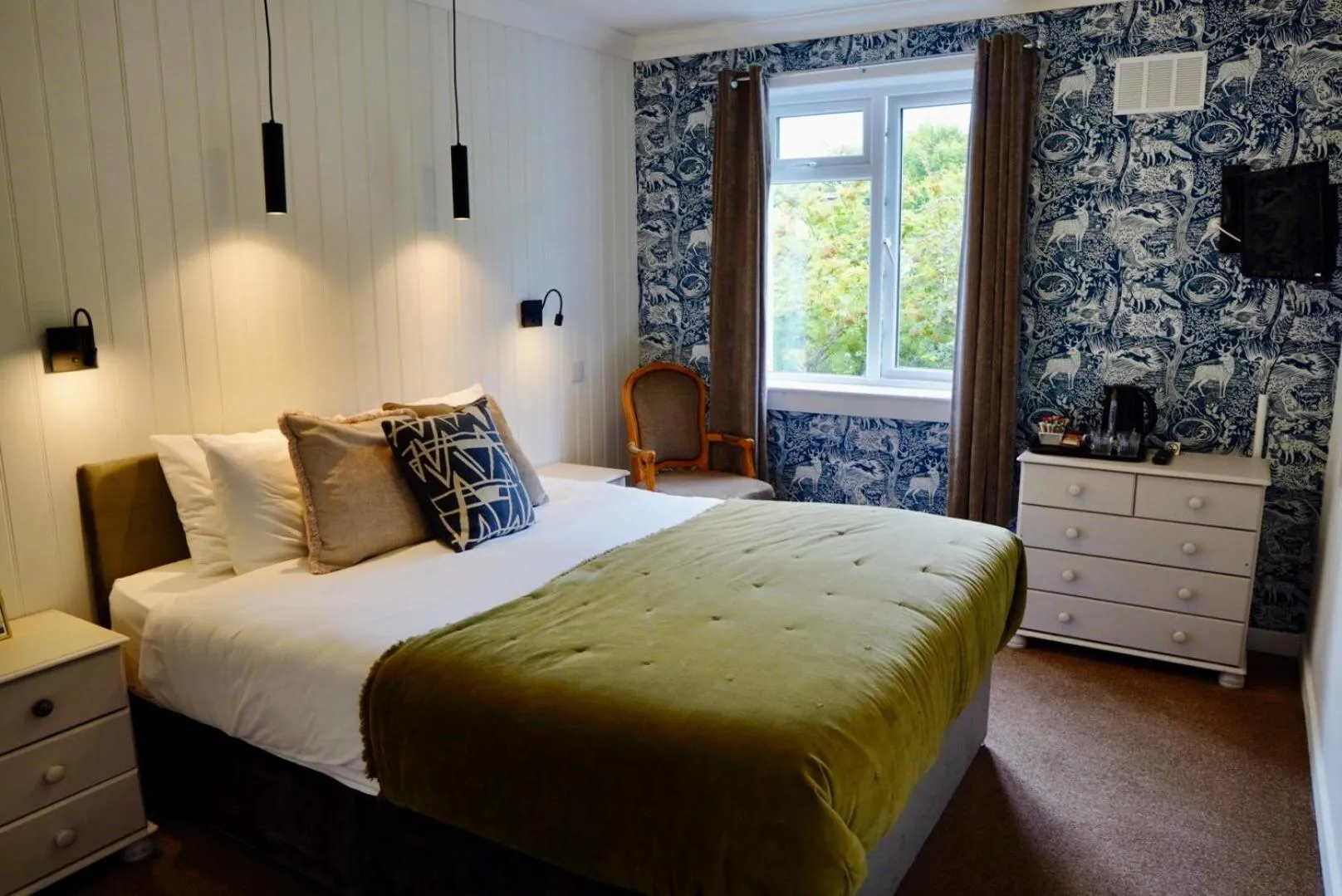 Bed in Lochnell Arms Hotel