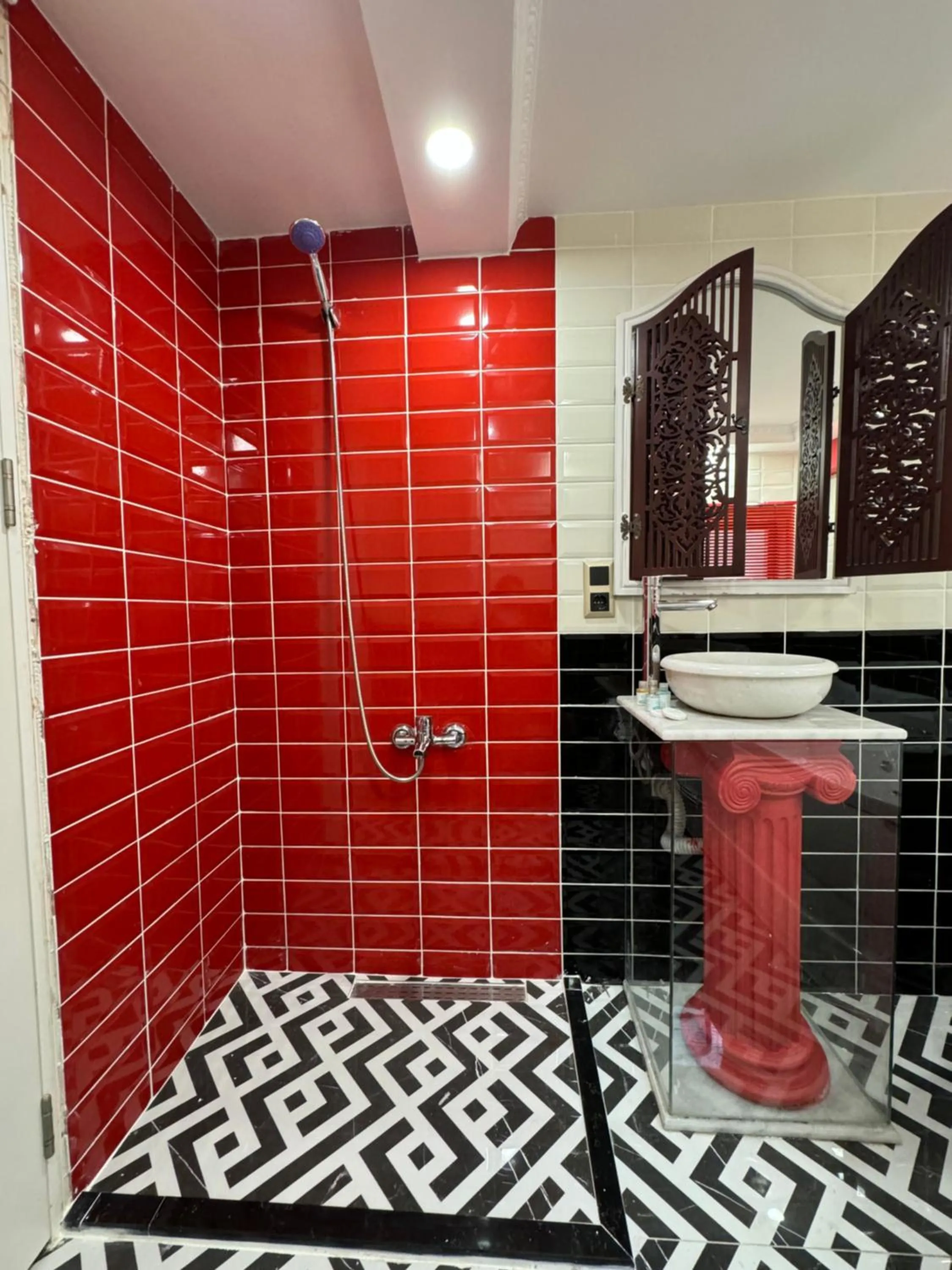 Shower in Lord Morgan & Exclusive Design Nişantaşı