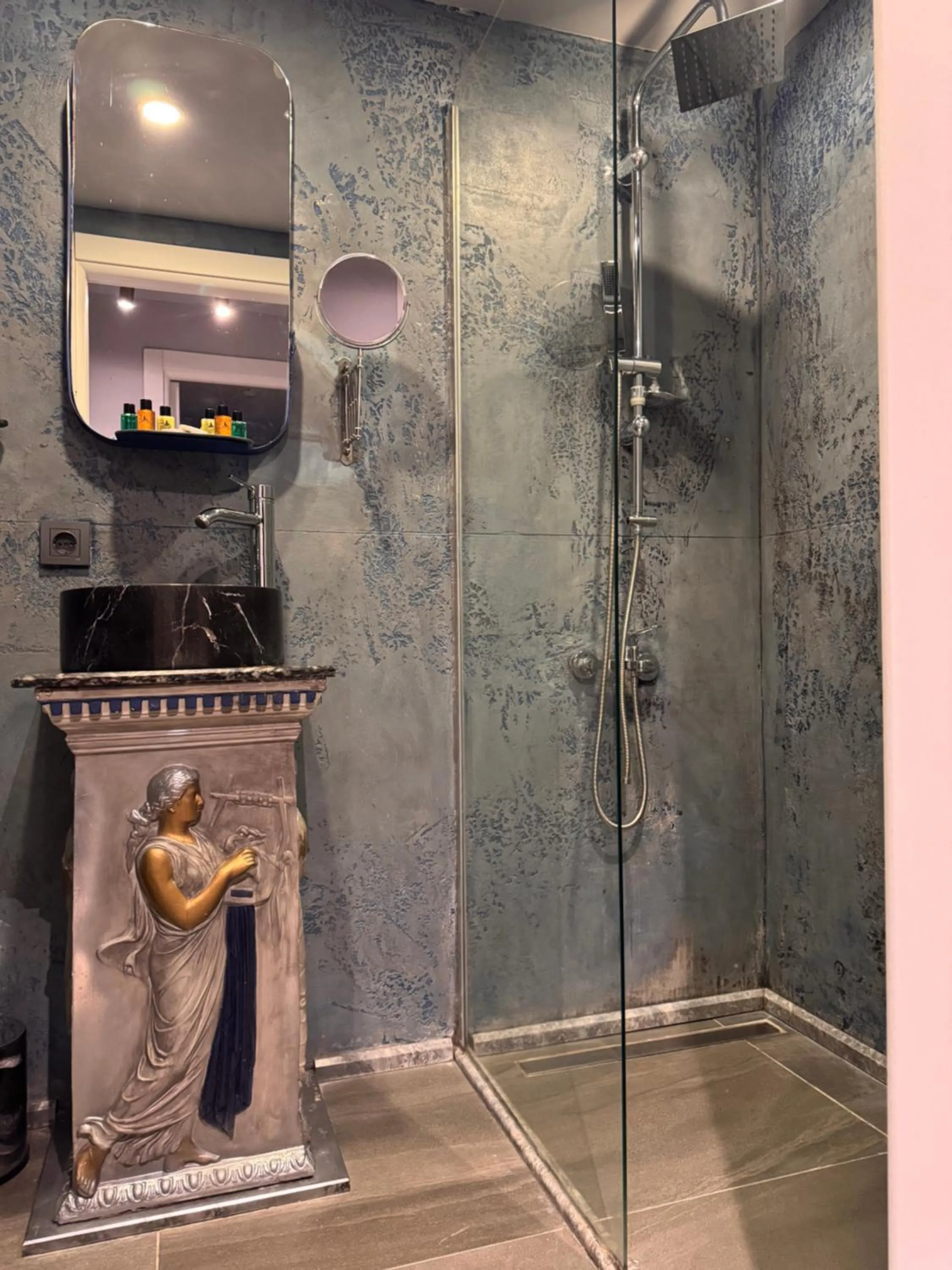 Shower in Lord Morgan & Exclusive Design Nişantaşı