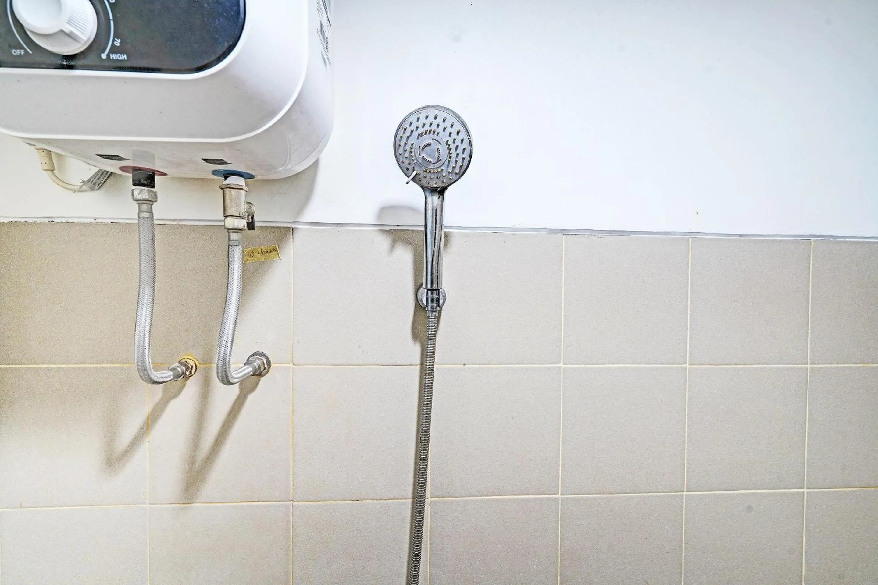 Bathroom in Hotel O Alamanda 7 Syariah