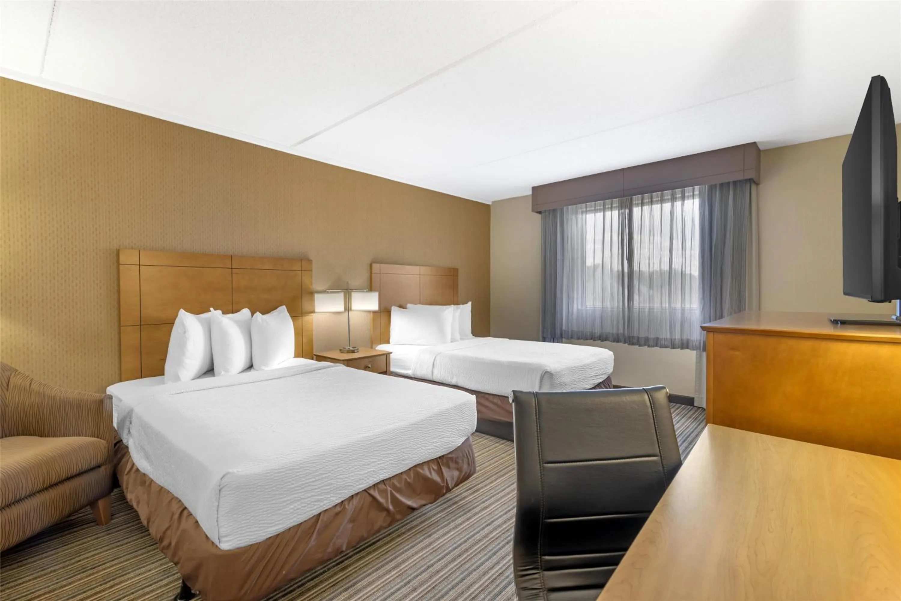 Bedroom, Bed in Best Western Royal Plaza Hotel and Trade Center