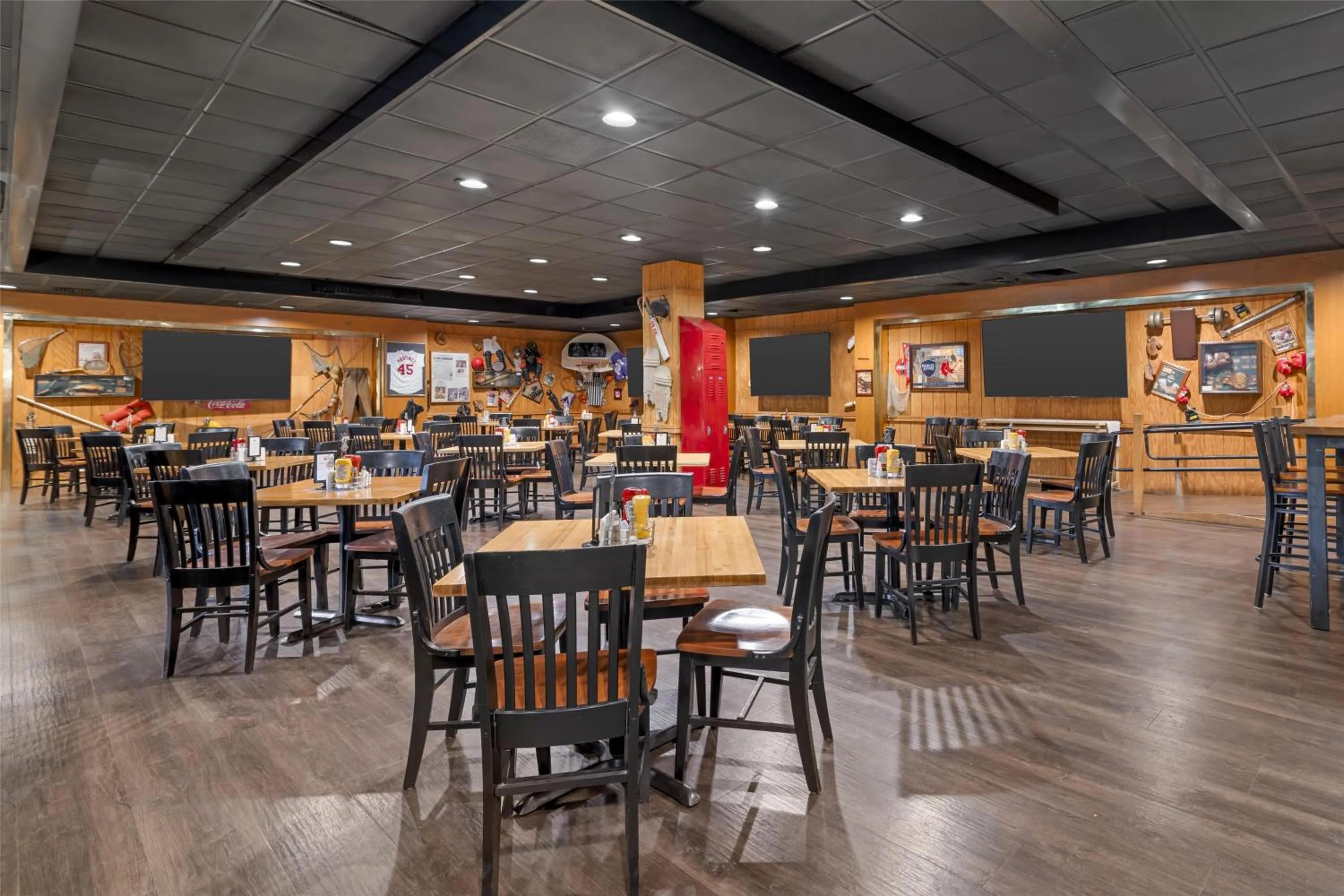 Restaurant/places to eat in Best Western Royal Plaza Hotel and Trade Center