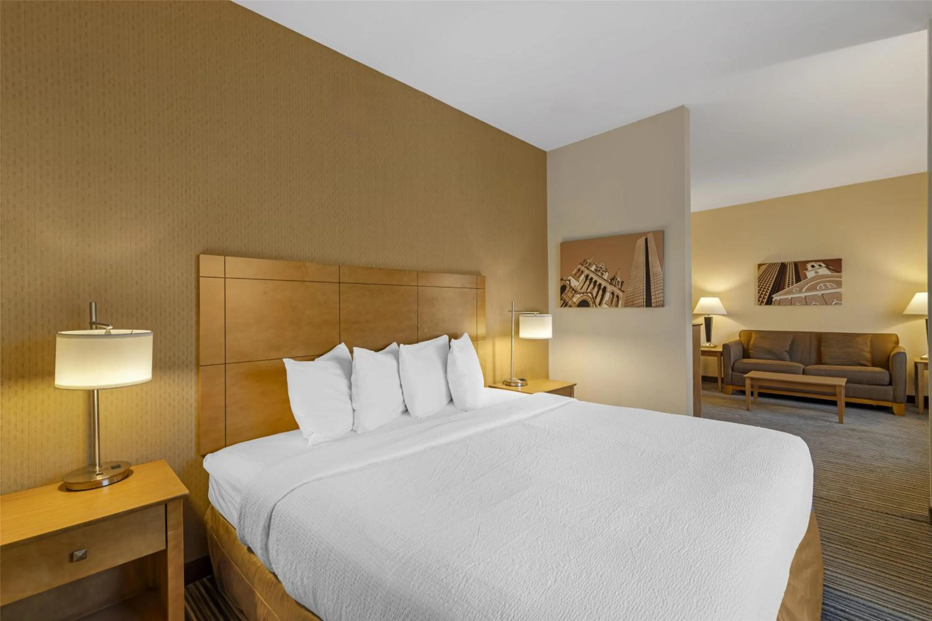 Bedroom, Bed in Best Western Royal Plaza Hotel and Trade Center