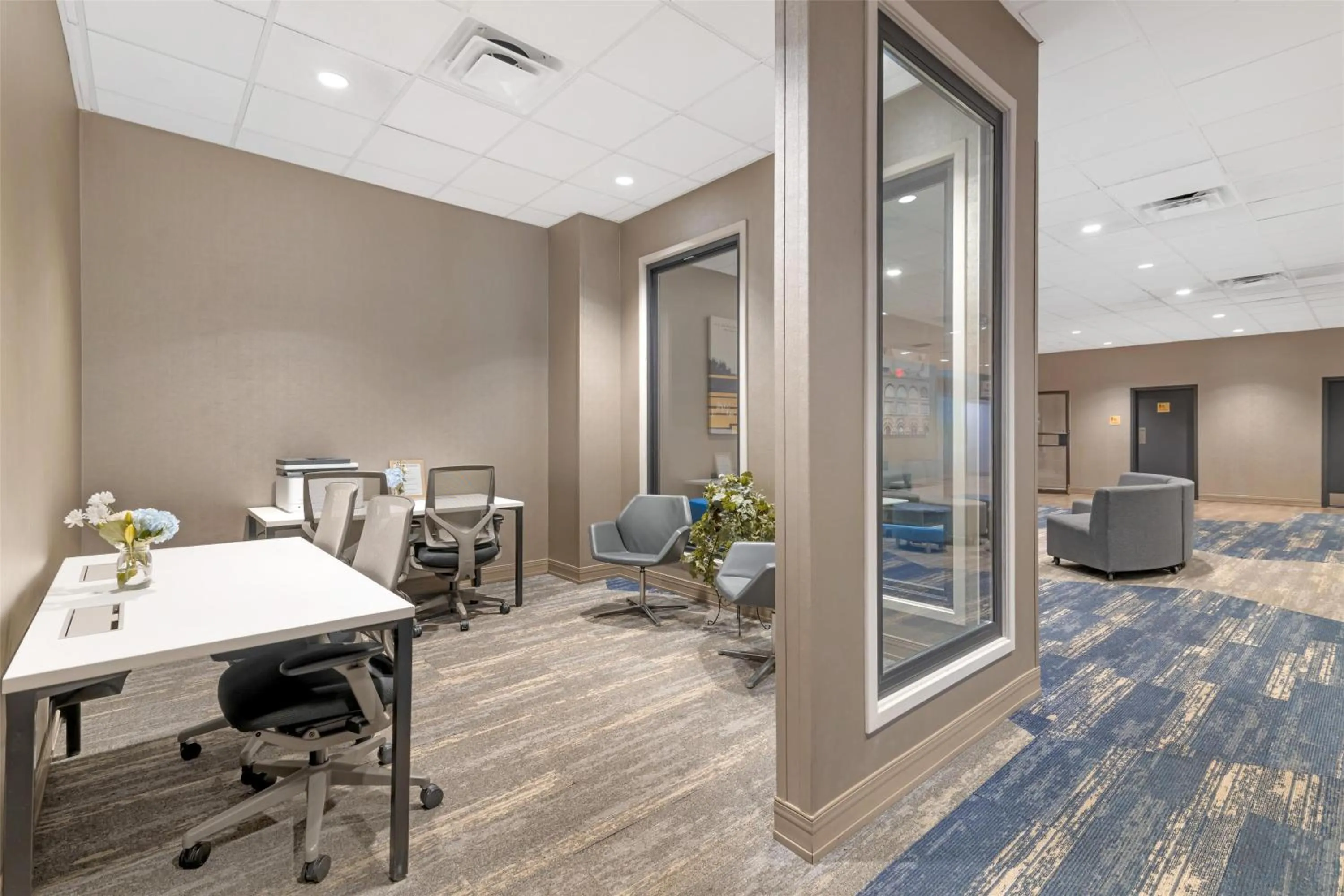 Business facilities in Best Western Royal Plaza Hotel and Trade Center