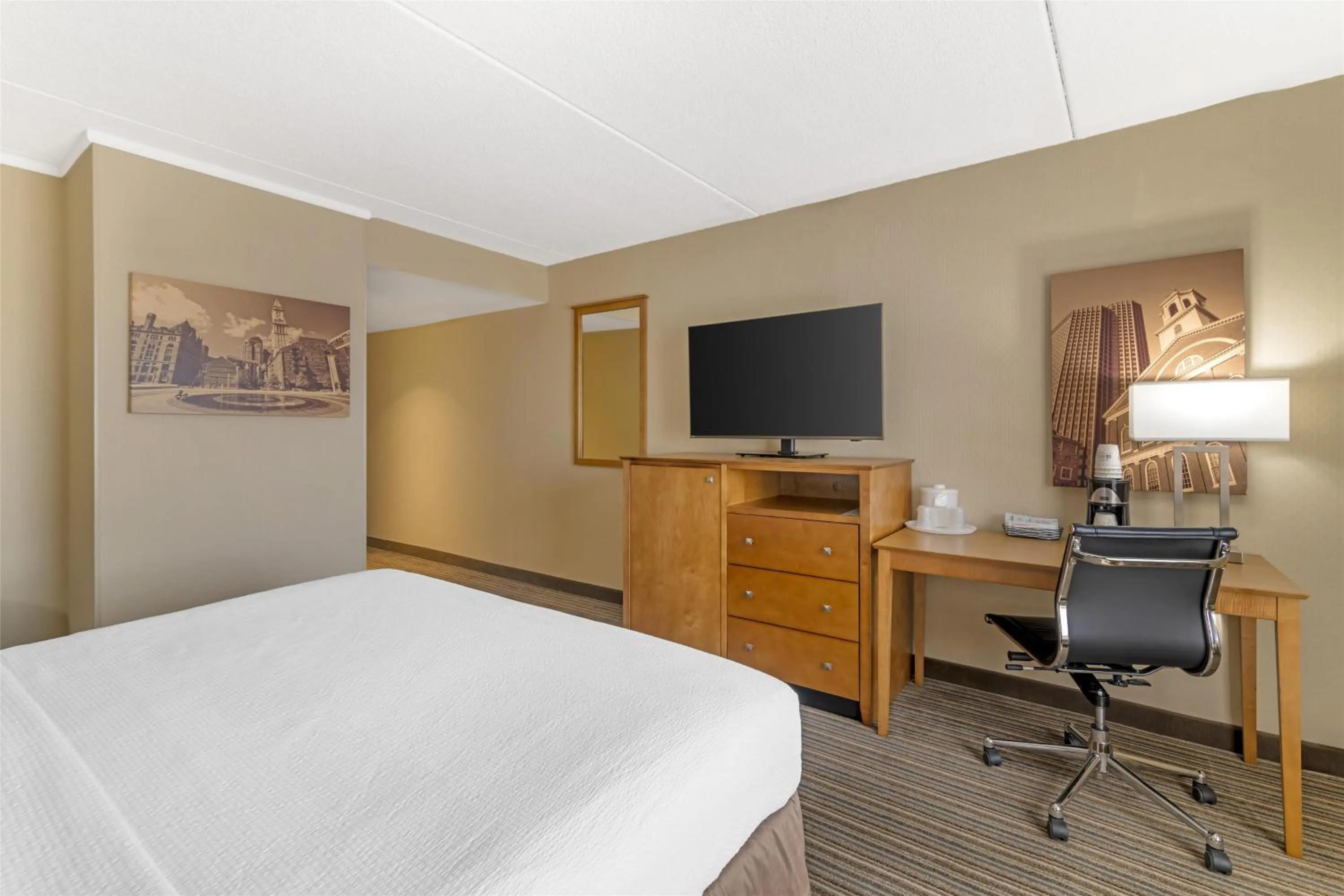 Bedroom, Bed in Best Western Royal Plaza Hotel and Trade Center