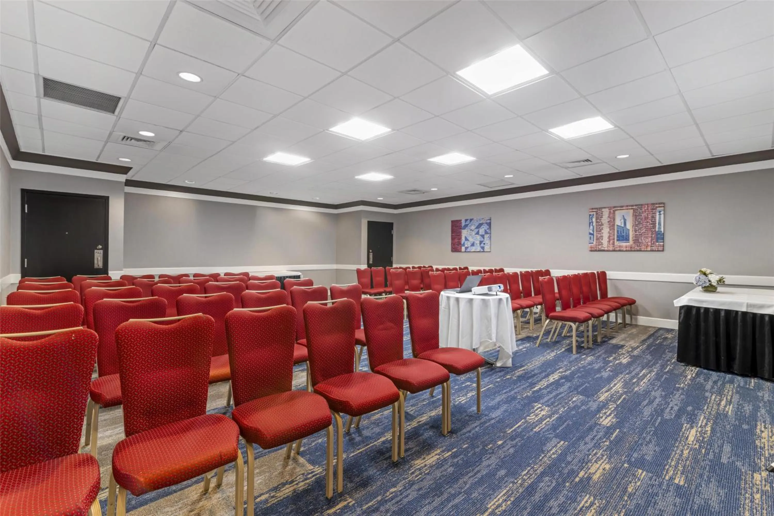 Meeting/conference room in Best Western Royal Plaza Hotel and Trade Center