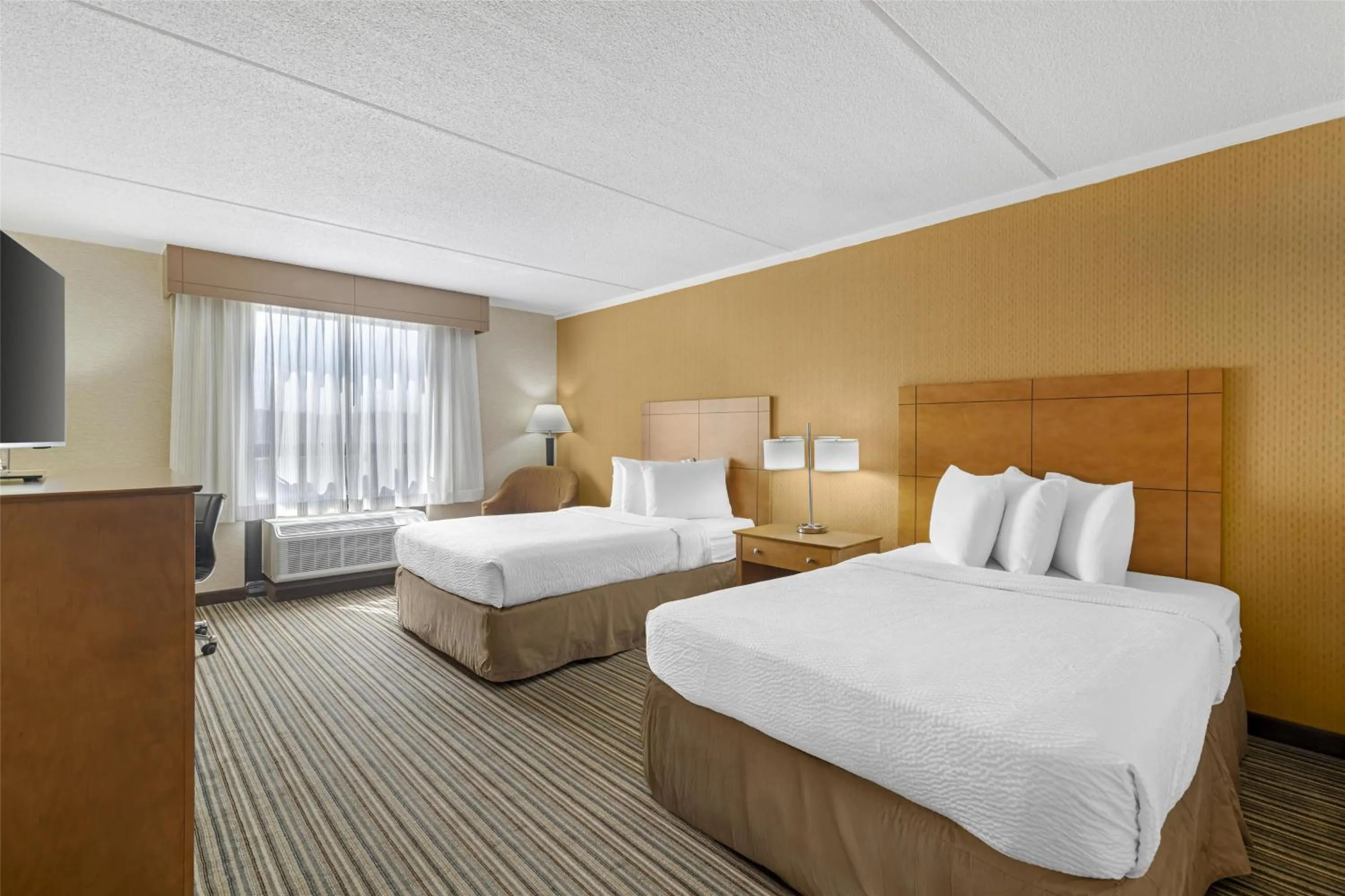 Bedroom, Bed in Best Western Royal Plaza Hotel and Trade Center