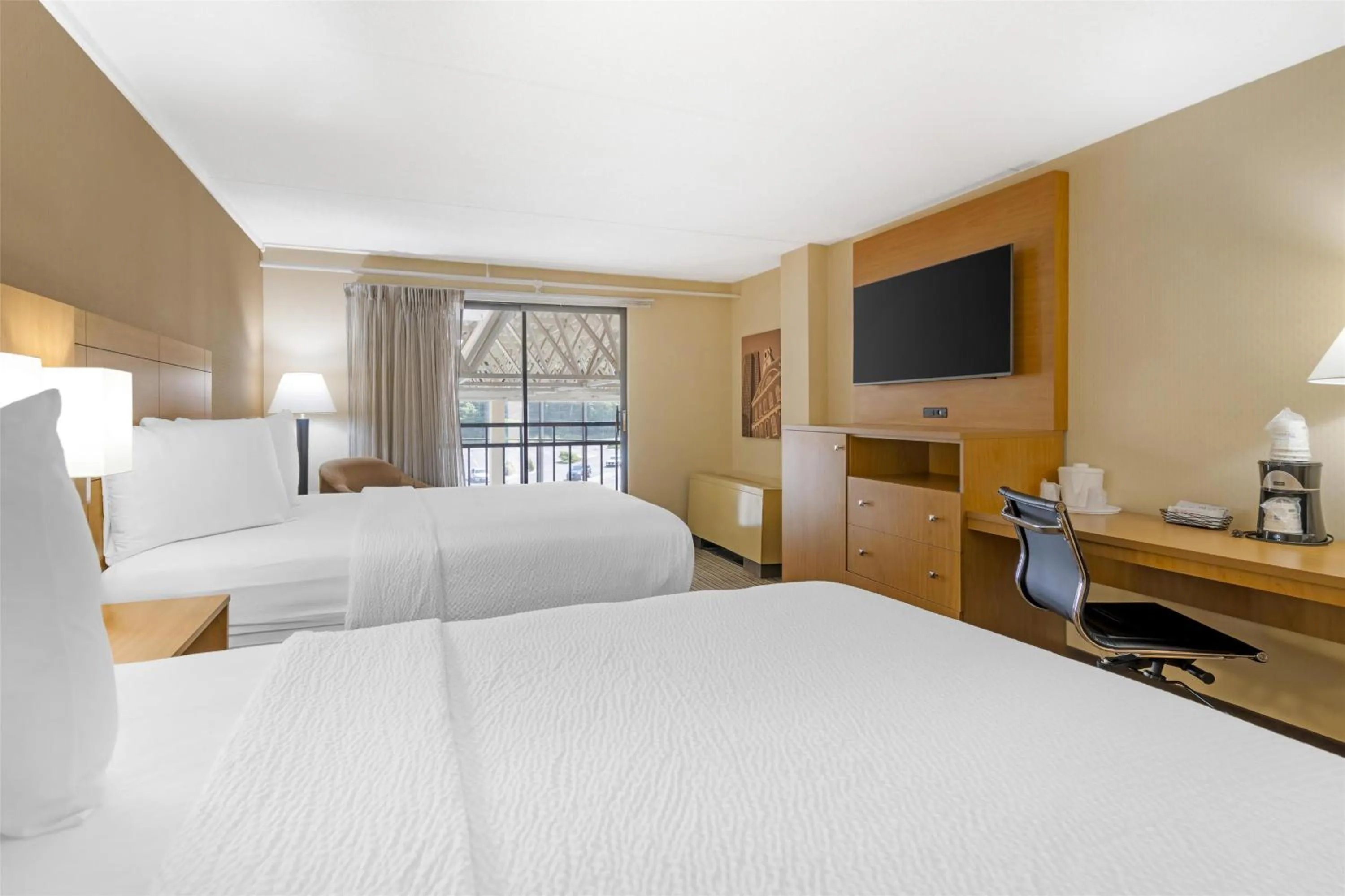 Bedroom, Bed in Best Western Royal Plaza Hotel and Trade Center