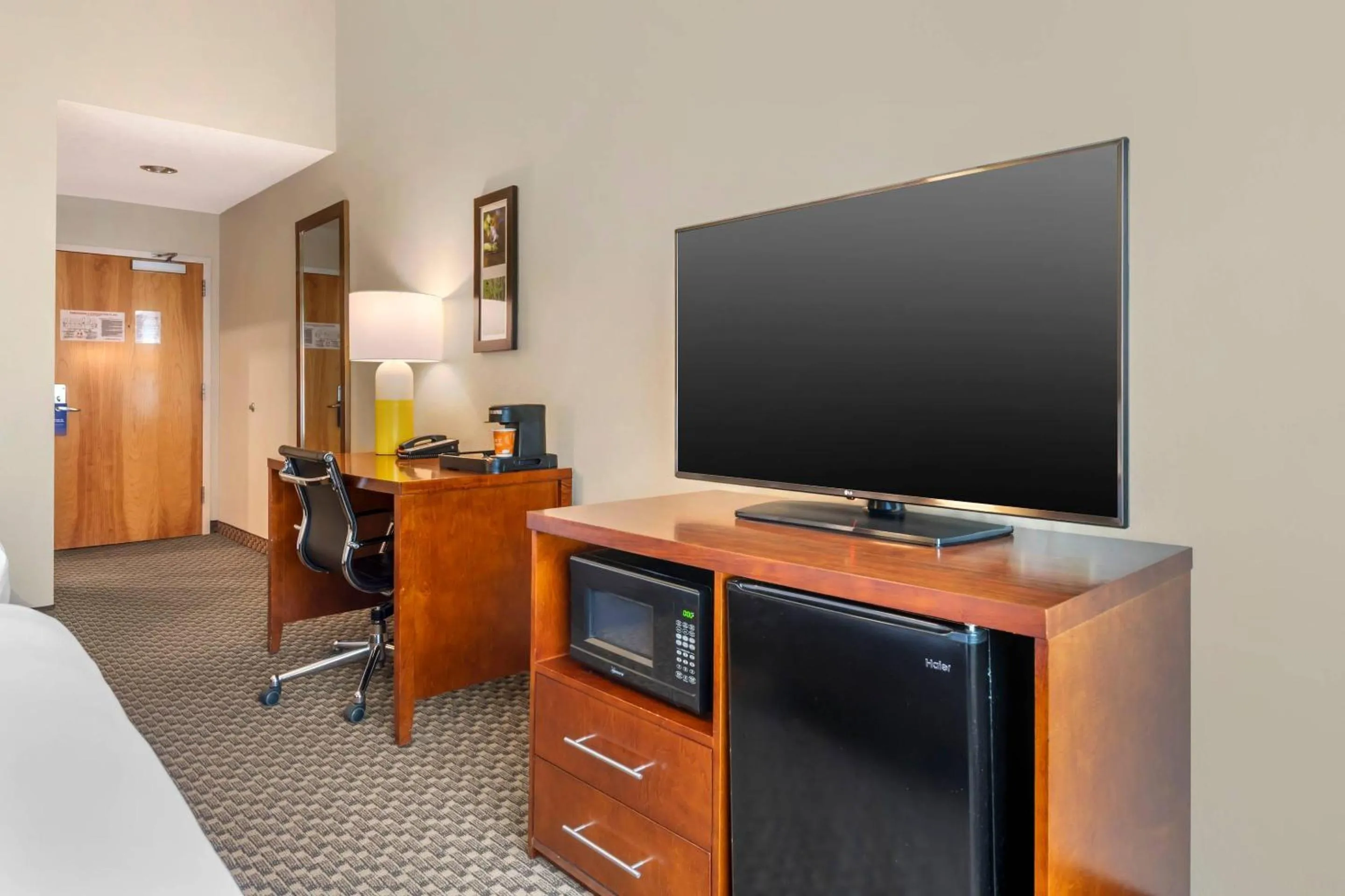 Bedroom in Comfort Inn & Suites Wildwood - The Villages