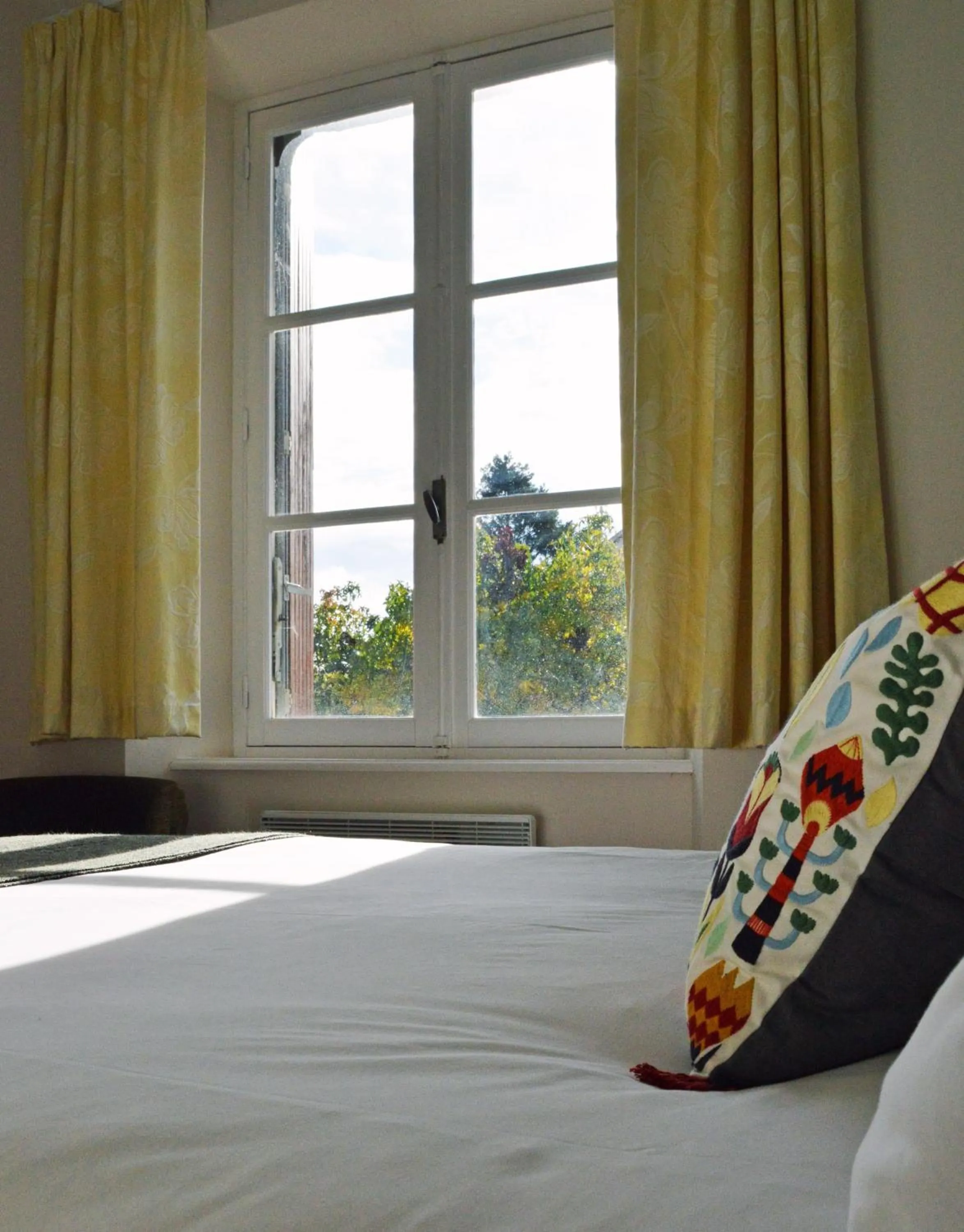 Bedroom, Bed in Champ De Foire