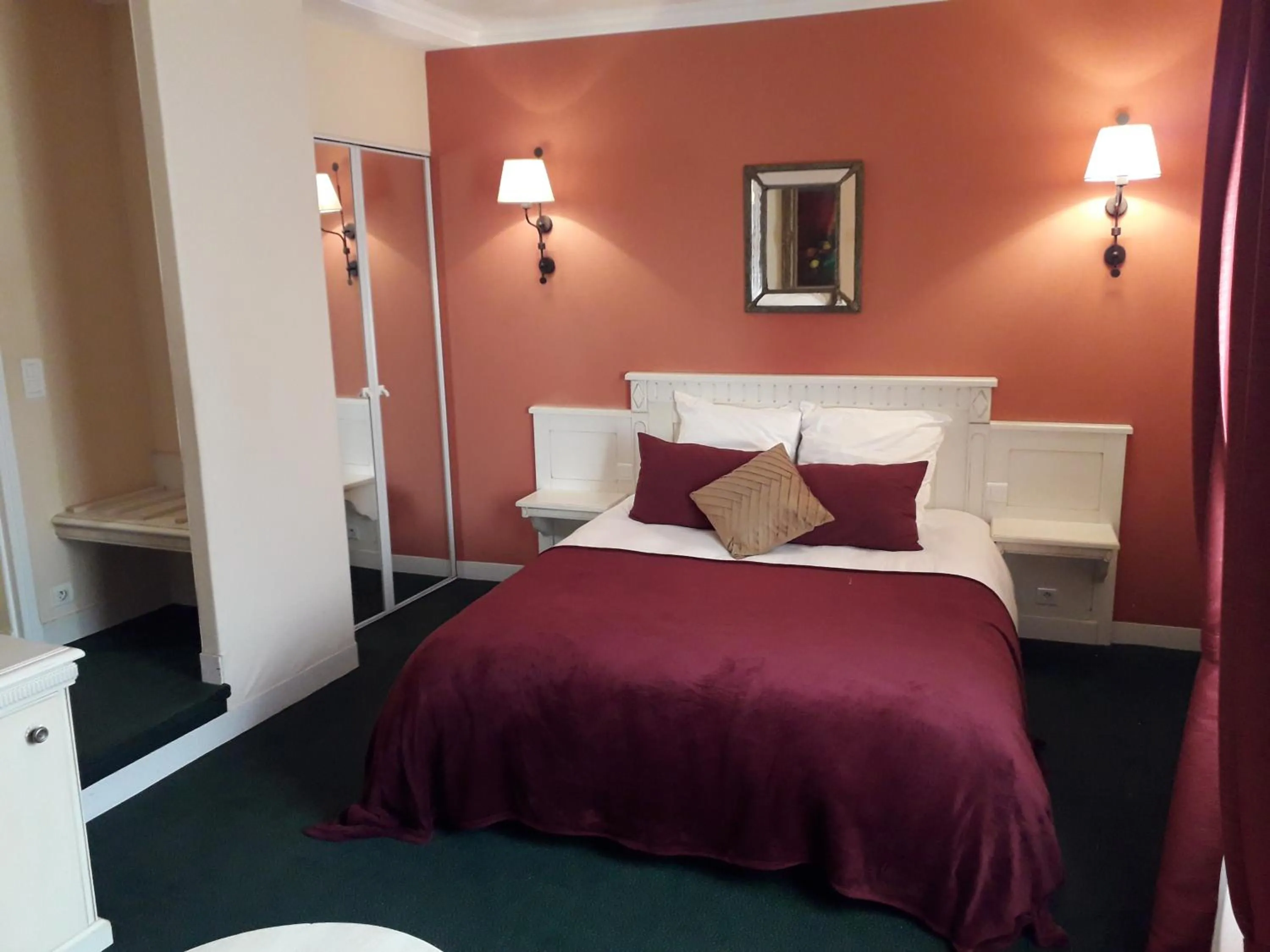 Bed in ARTEMIS SUITE