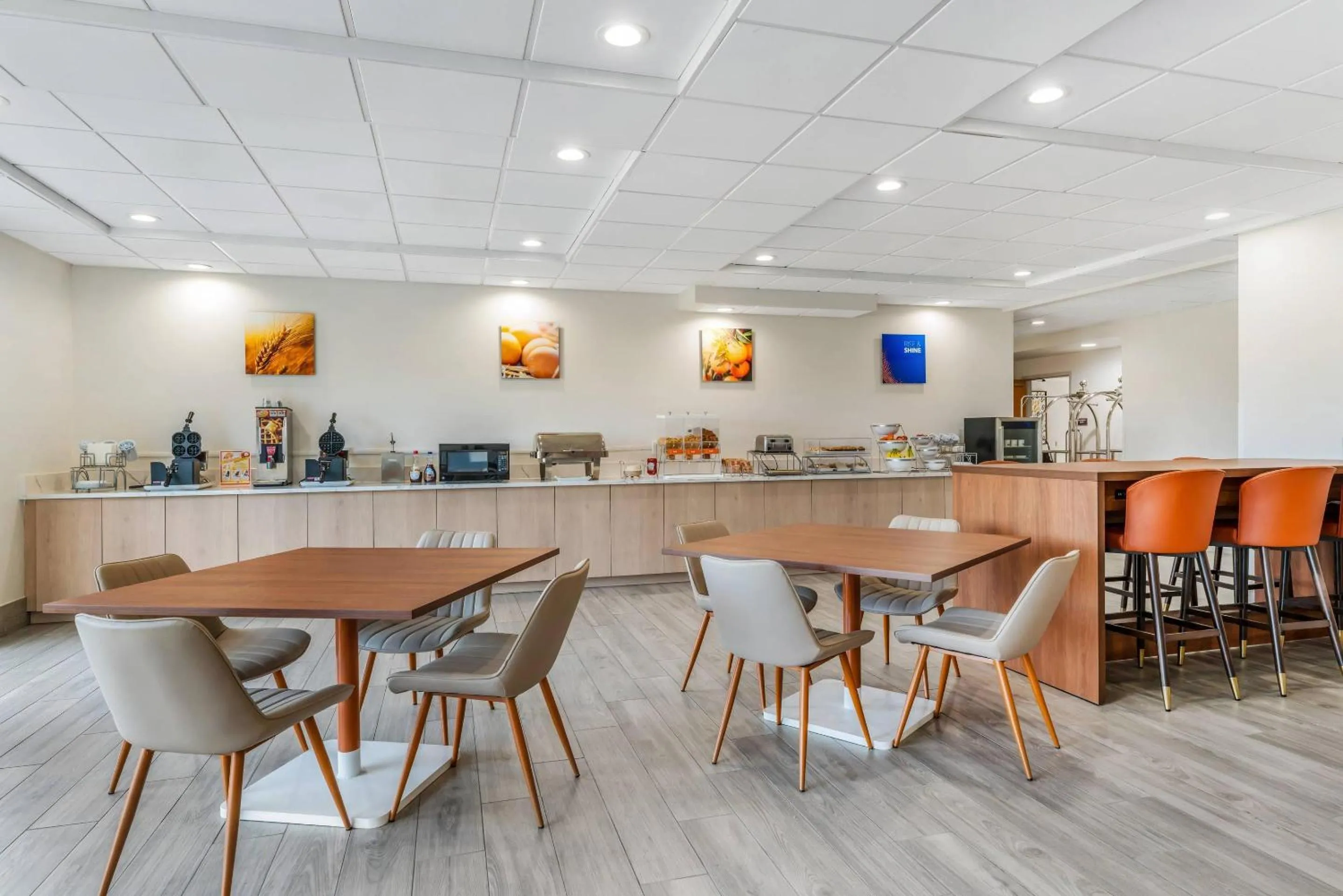 Breakfast in Comfort Inn & Suites Madison East Interstate I-90