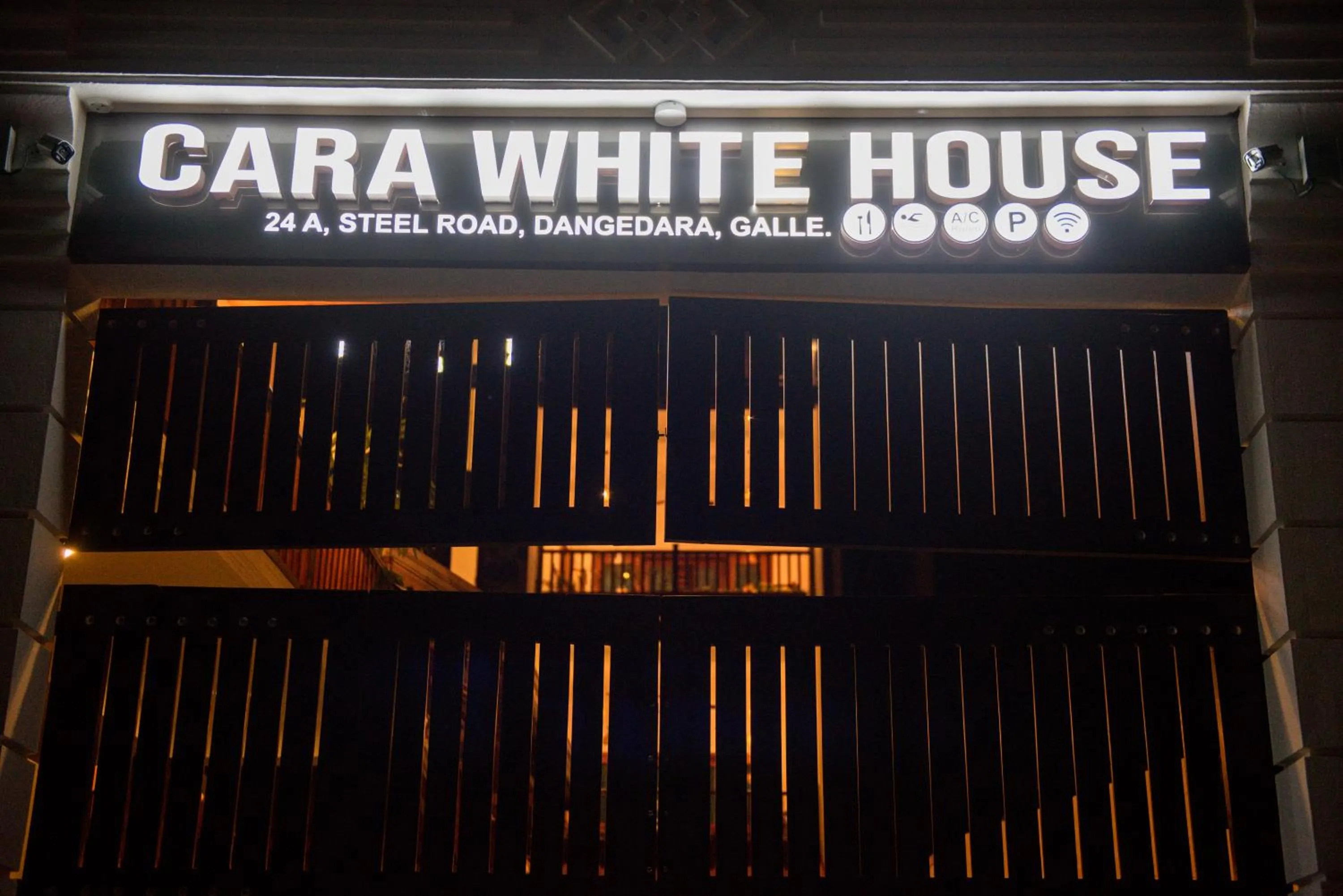 Facade/entrance in Cara White House