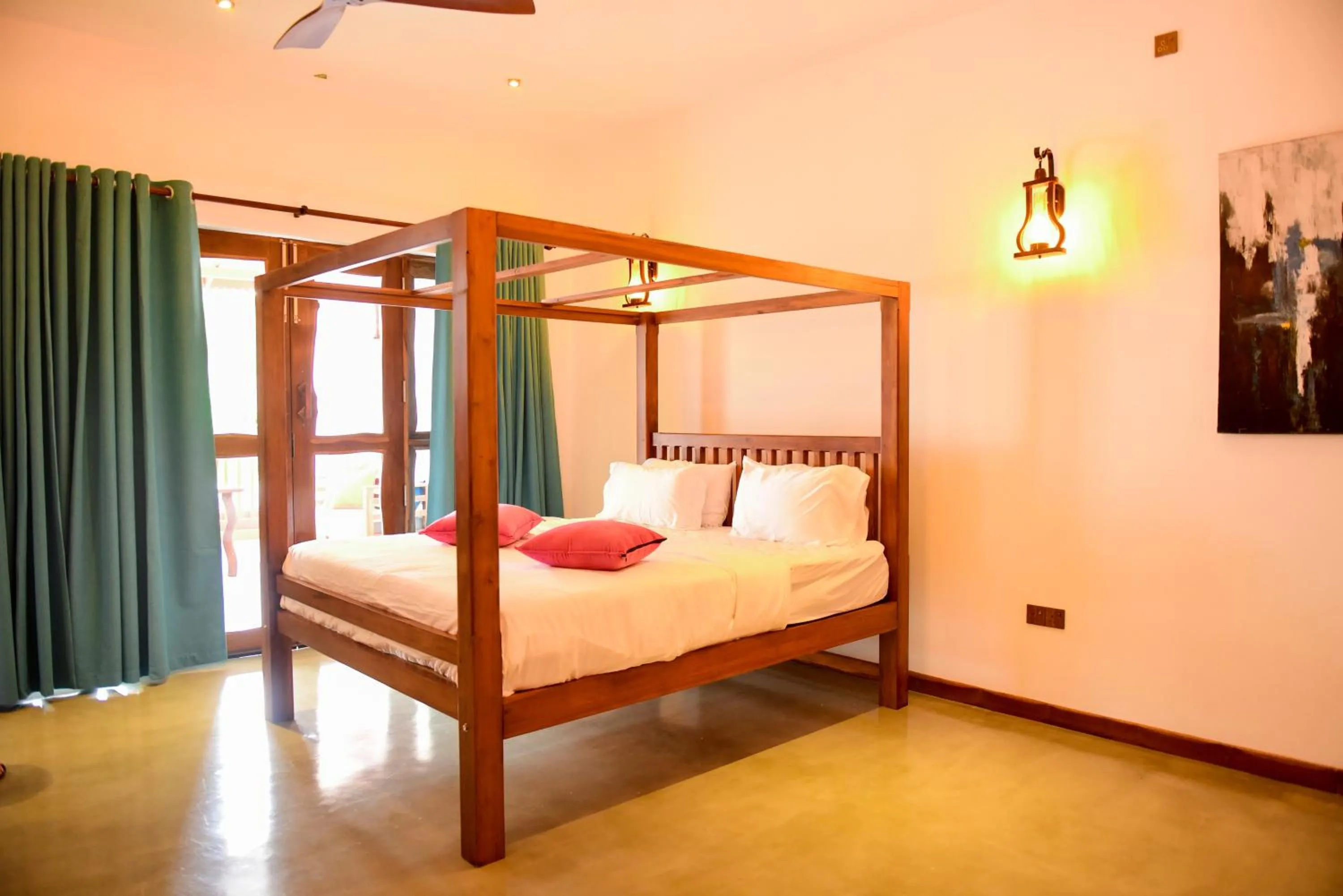 Bed in Cara White House