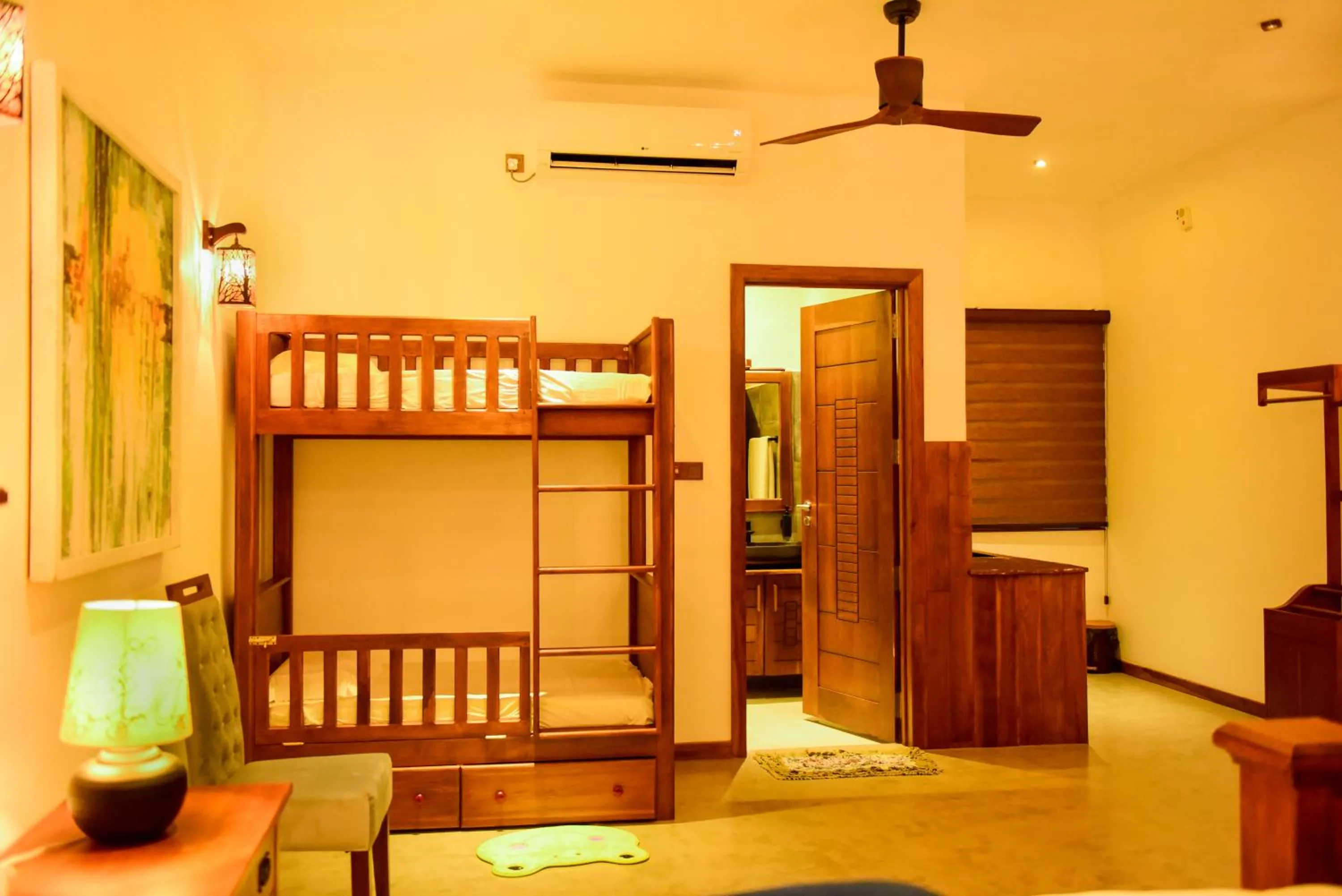 Bed in Cara White House