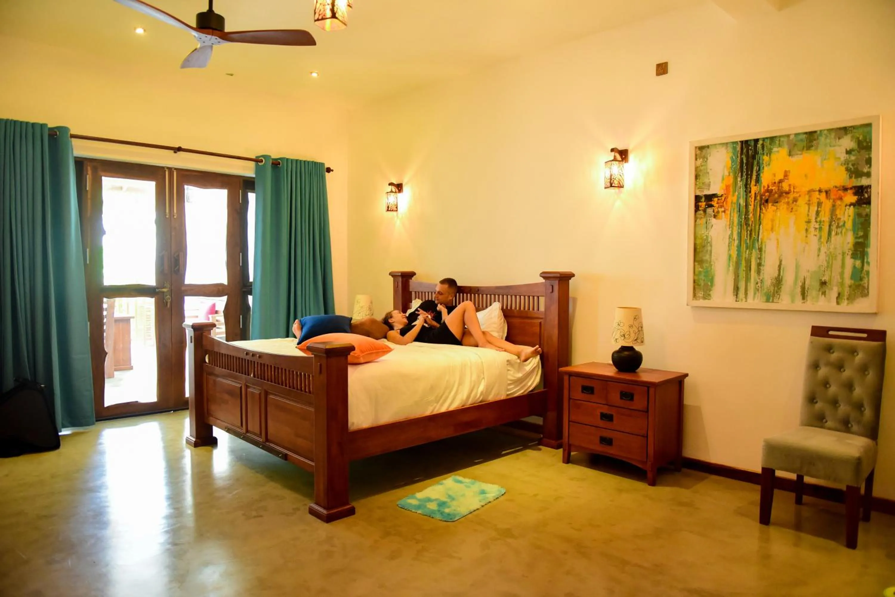 Bedroom, Bed in Cara White House