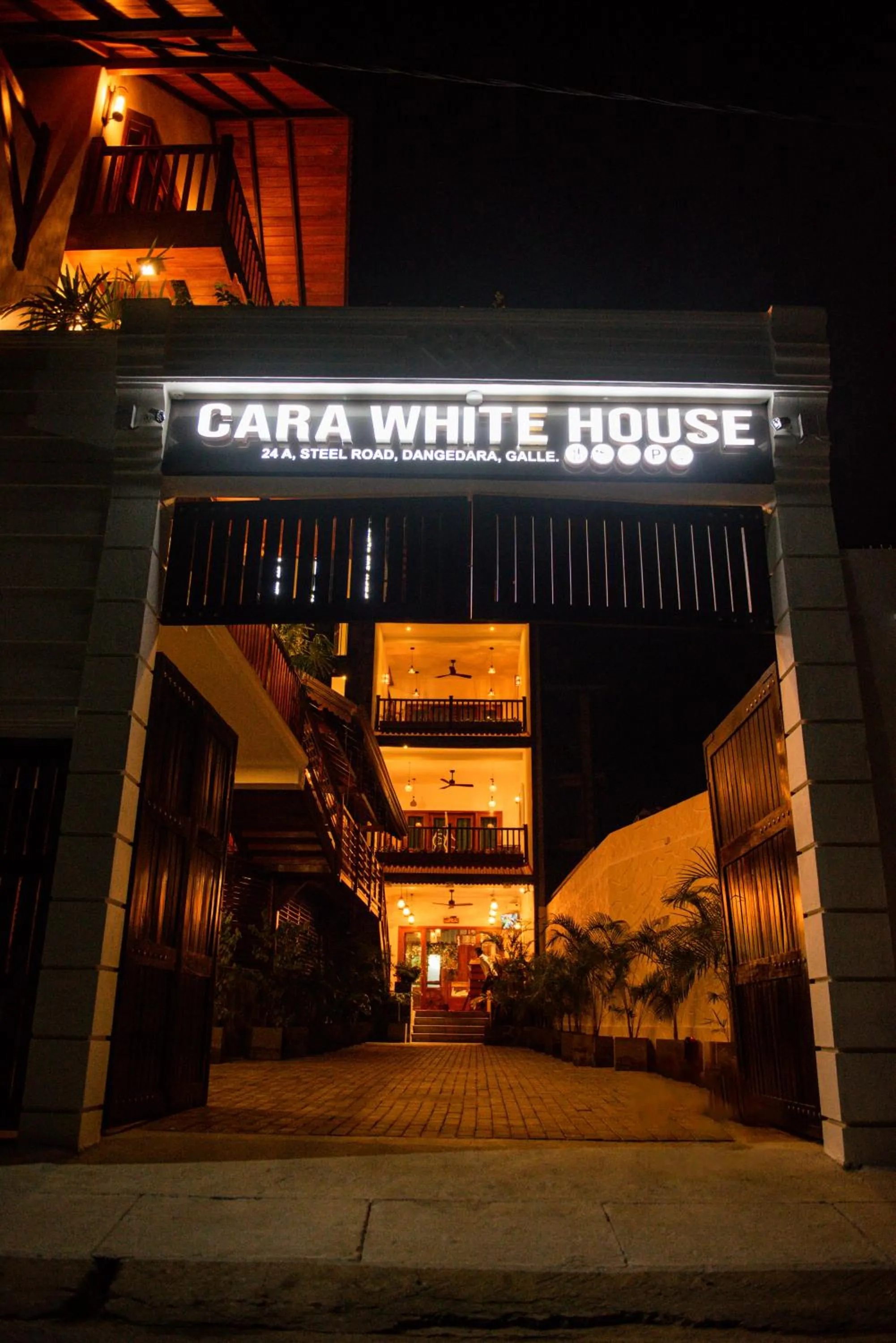 Property building in Cara White House