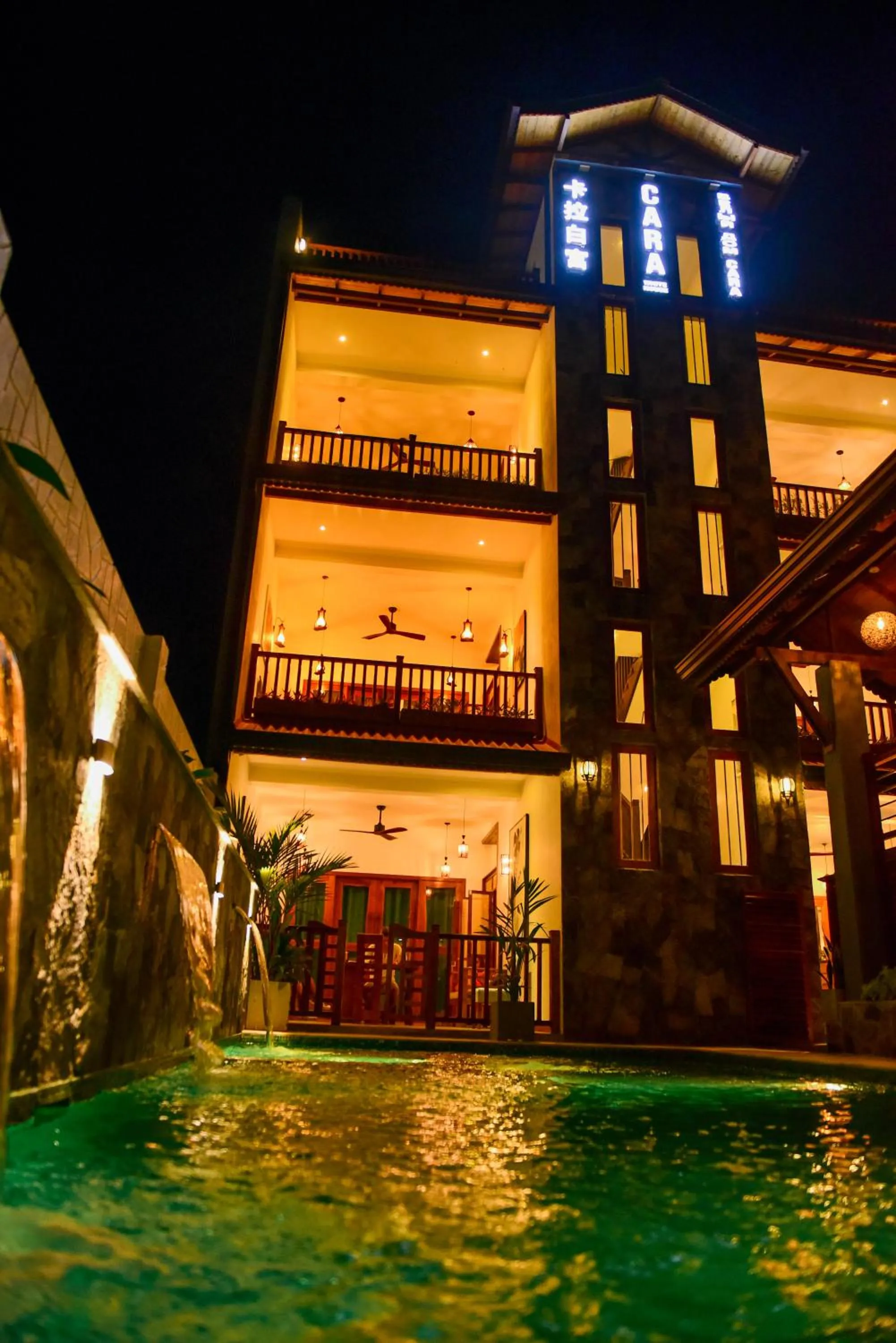 Property building in Cara White House