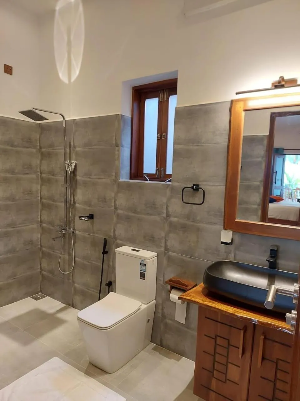 Bathroom in Cara White House