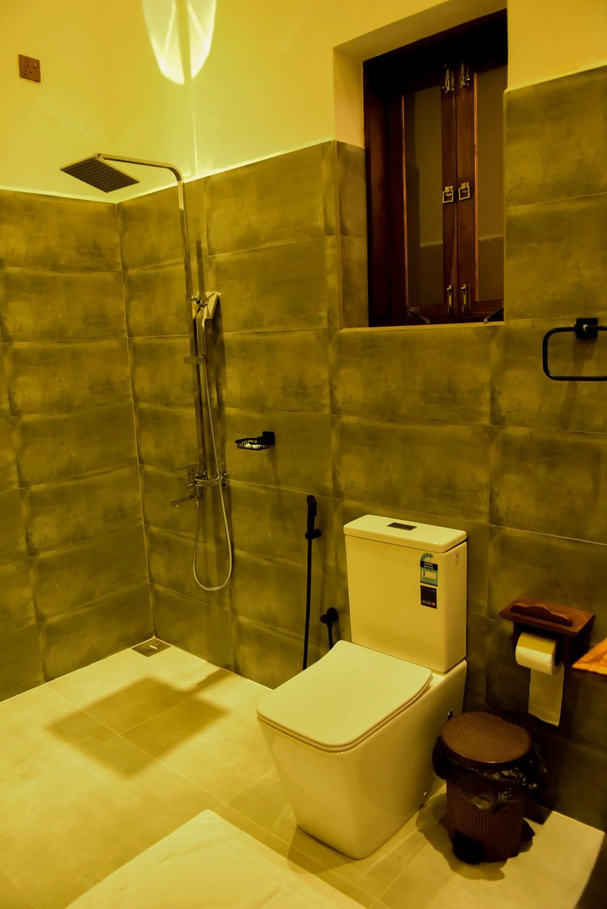 Shower in Cara White House