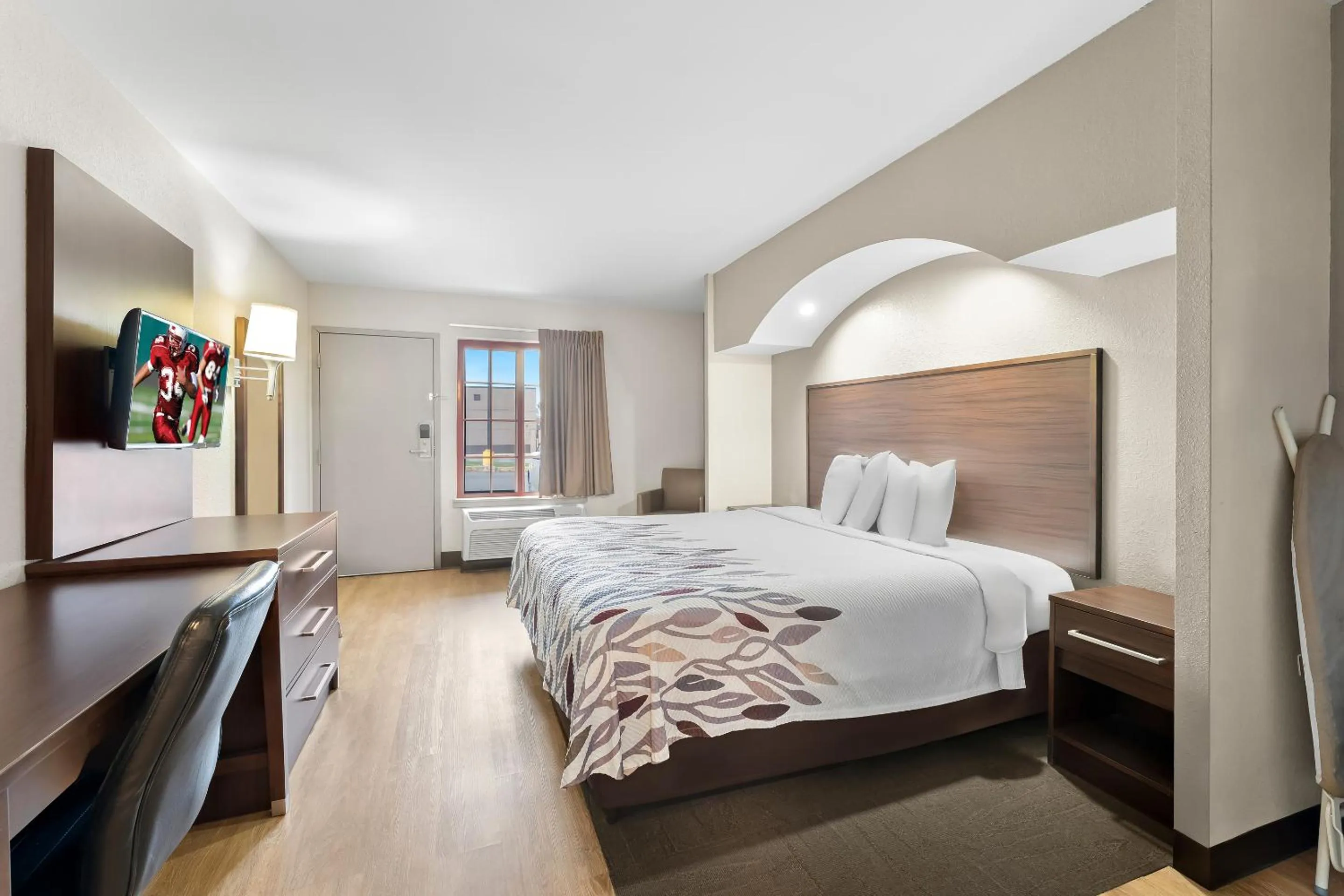 Bedroom, Bed in Red Roof Inn Lancaster