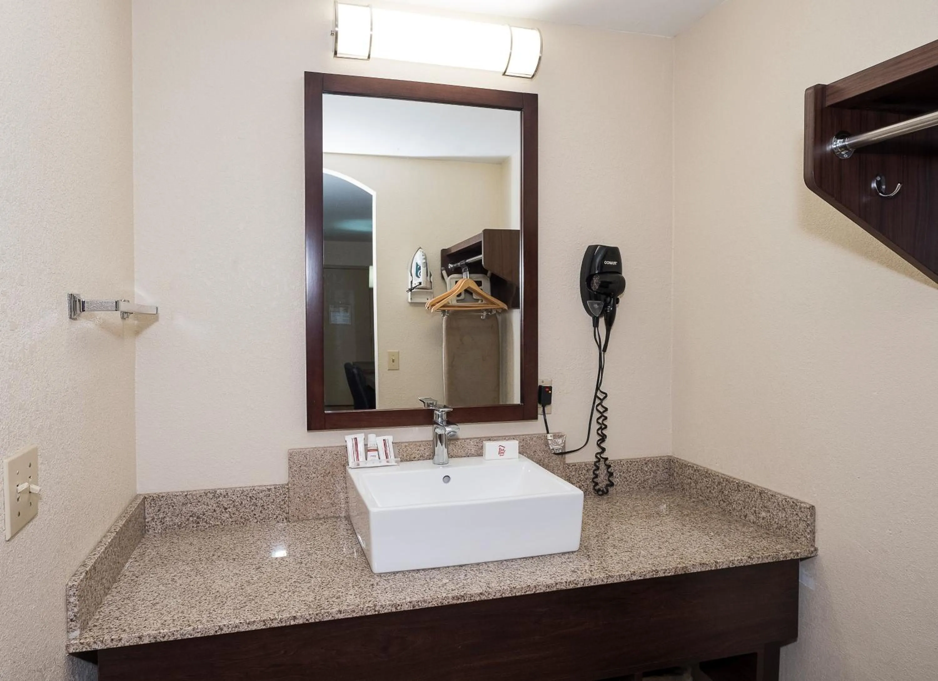 Bathroom in Red Roof Inn Lancaster