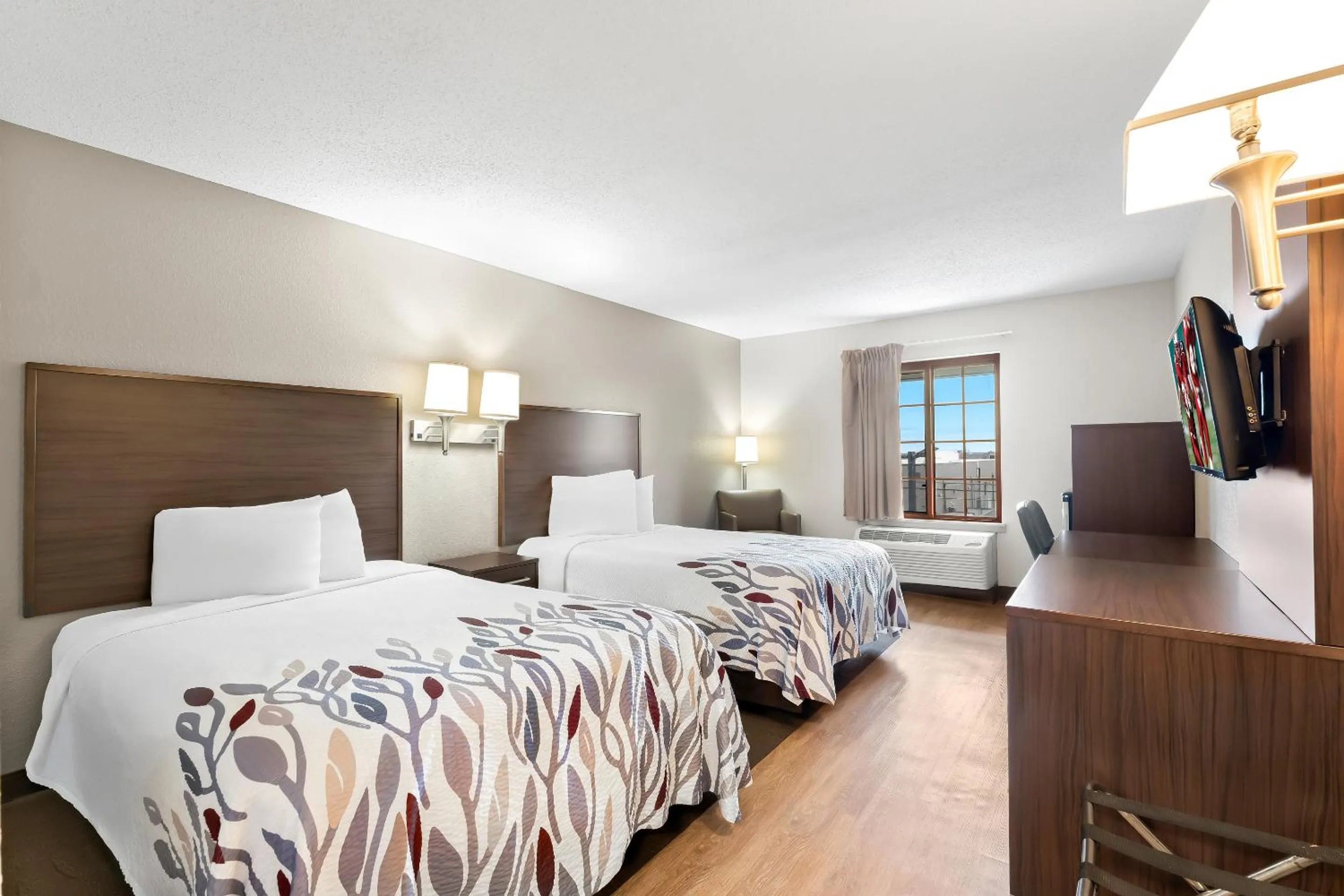 Photo of the whole room, Bed in Red Roof Inn Lancaster