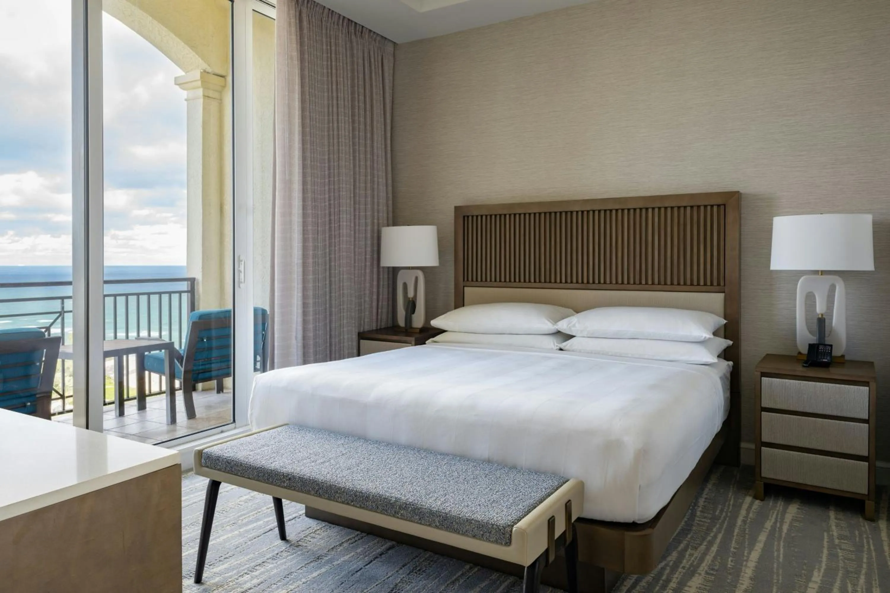 Photo of the whole room, Bed in Palm Beach Marriott Singer Island Beach Resort & Spa